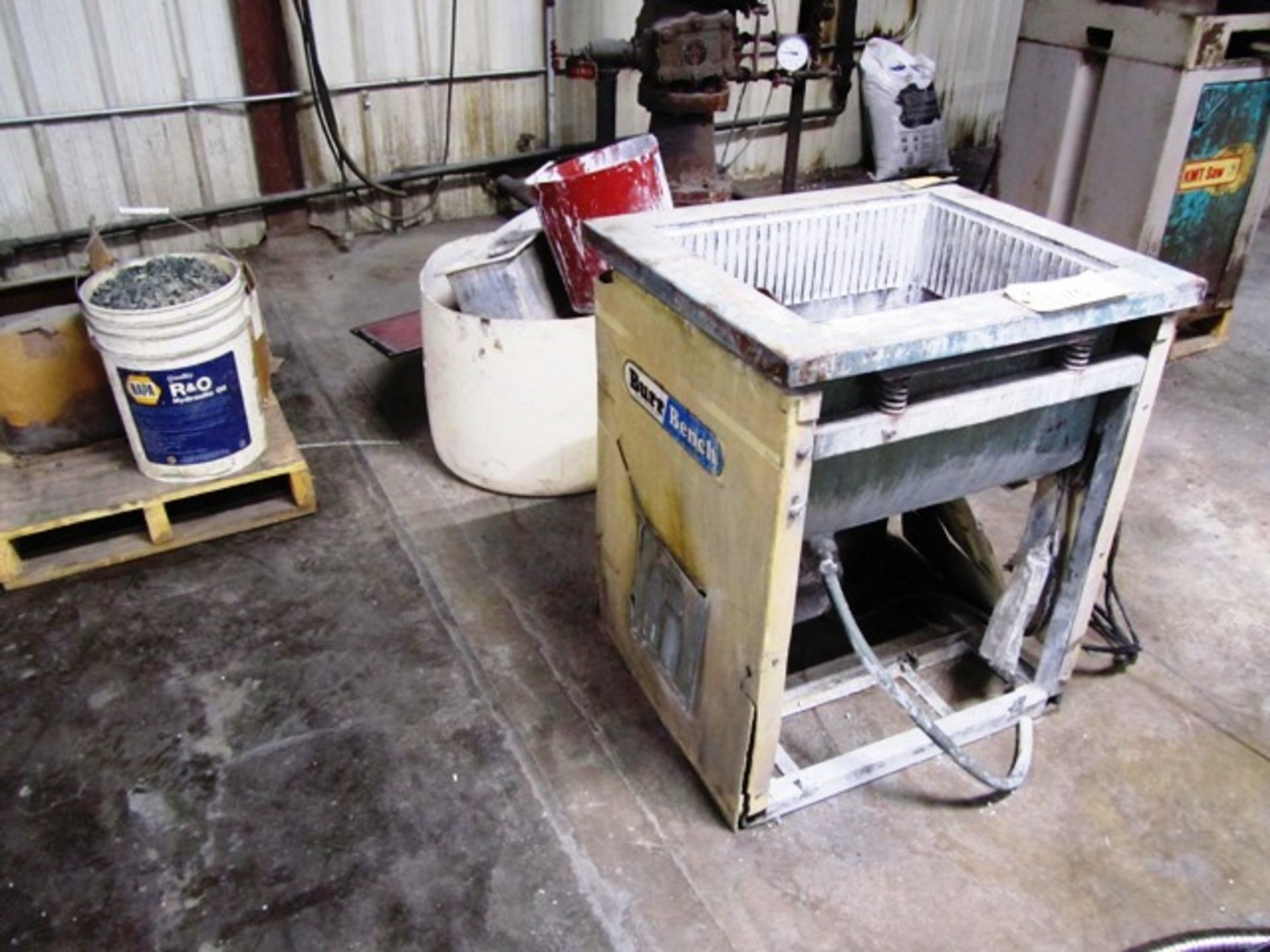 Burr Bench Vibratory Finisher with Media