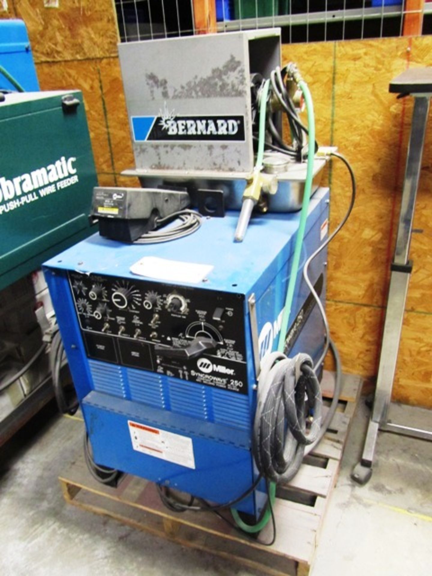 Miller Syncrowave 250 Portable CC/AC/DC Welding Power Source with Bernard Chiller, sn:KE631340