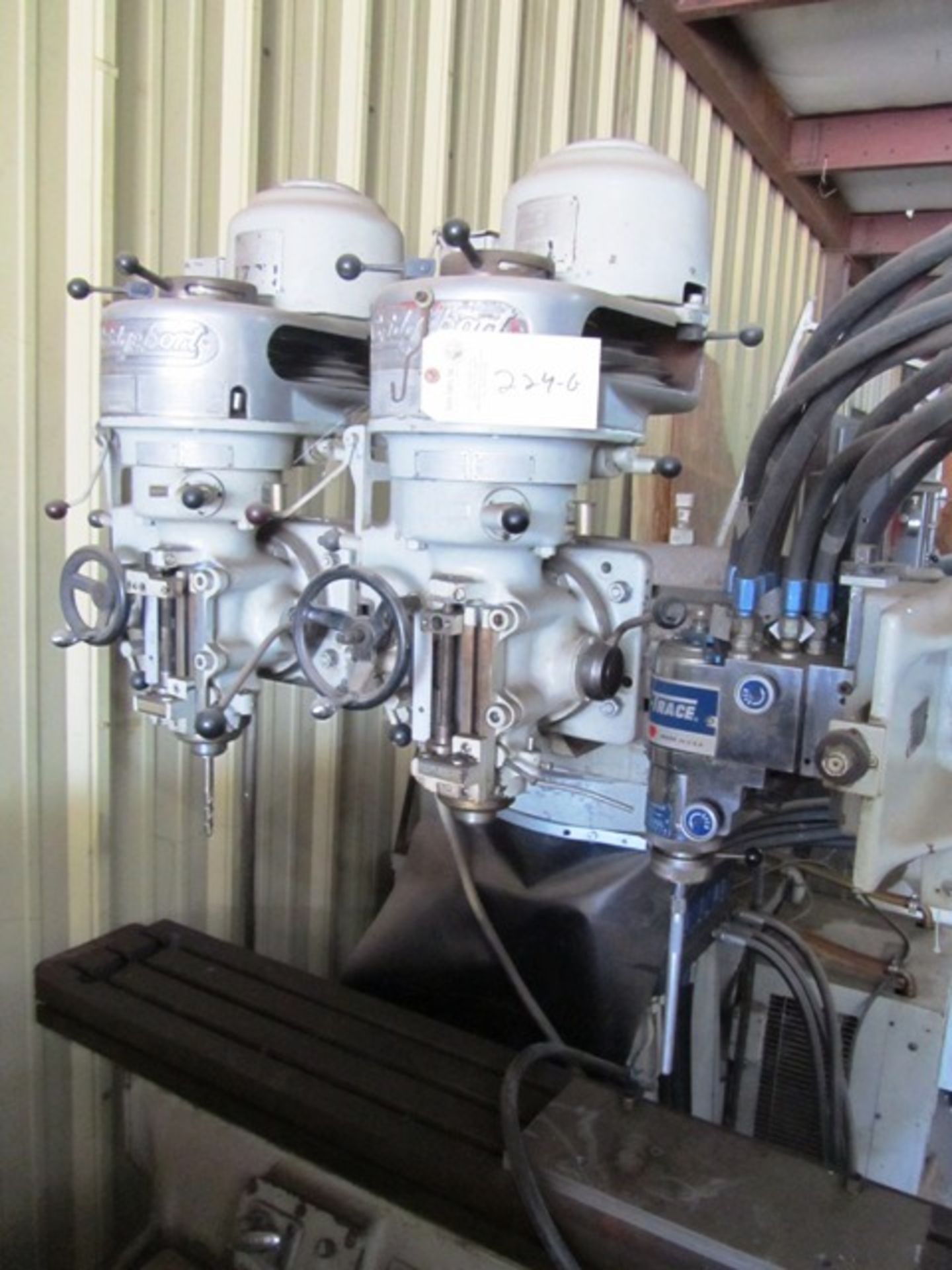 Bridgeport 2 Head Milling Machine with 9'' x 48'' Table, R8 Taper, Spindle Speeds to 5440 RPM, - Bild 2 aus 3