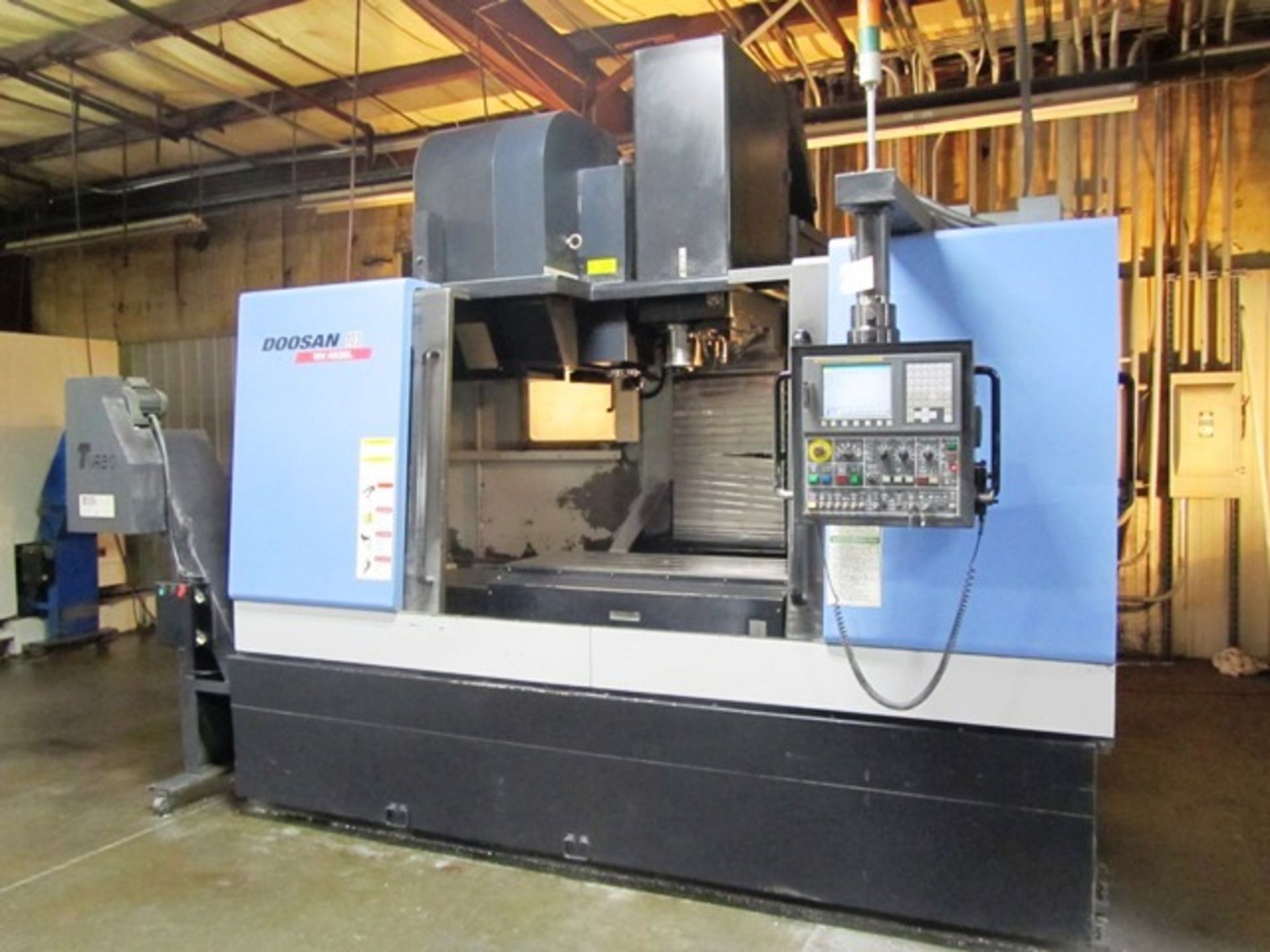 Doosan MV 4020L CNC Vertical Machining Center with 48'' x 20'' Worktable, #40 Taper Spindle Speeds - Image 4 of 5