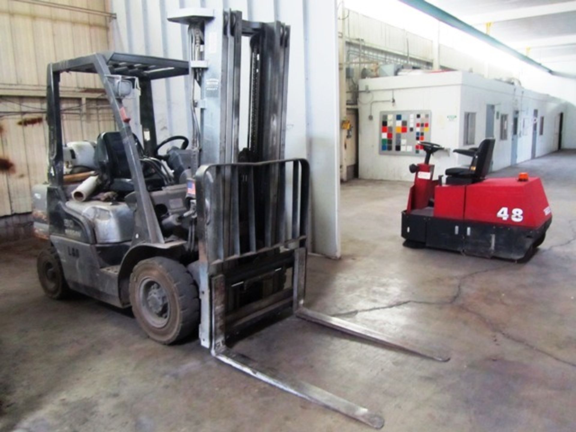 Nissan Model MPL02A25LV 5000lb Capacity Propane Forklift with 3-Stage Mast, Side Shift, 42''