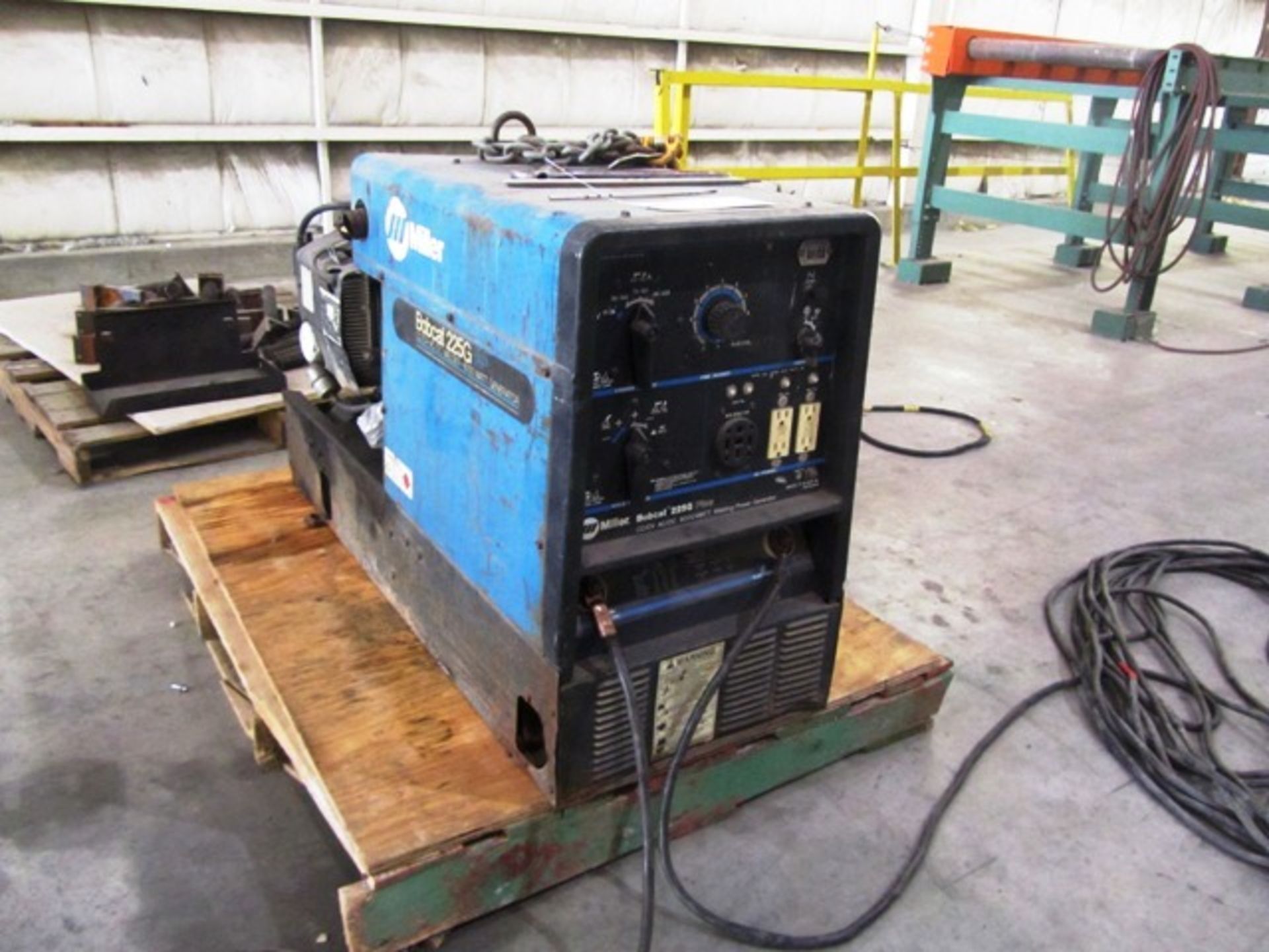 Miller Bobcat 225G AC/DC 8000 Watt Gas Welder Generator, sn:KE664901