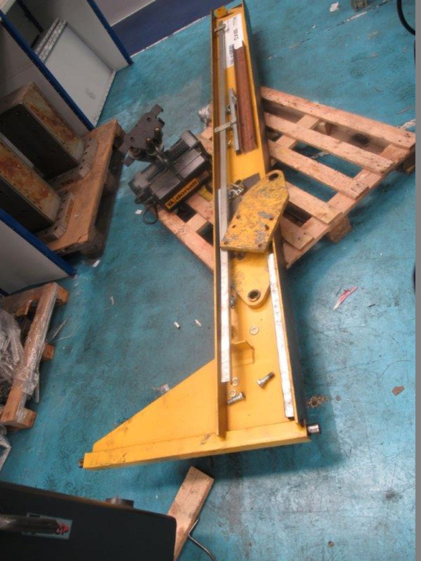 (2) 1500 KG Pedestal Jib Cranes with Hoists & Pendant Controls - Image 3 of 3