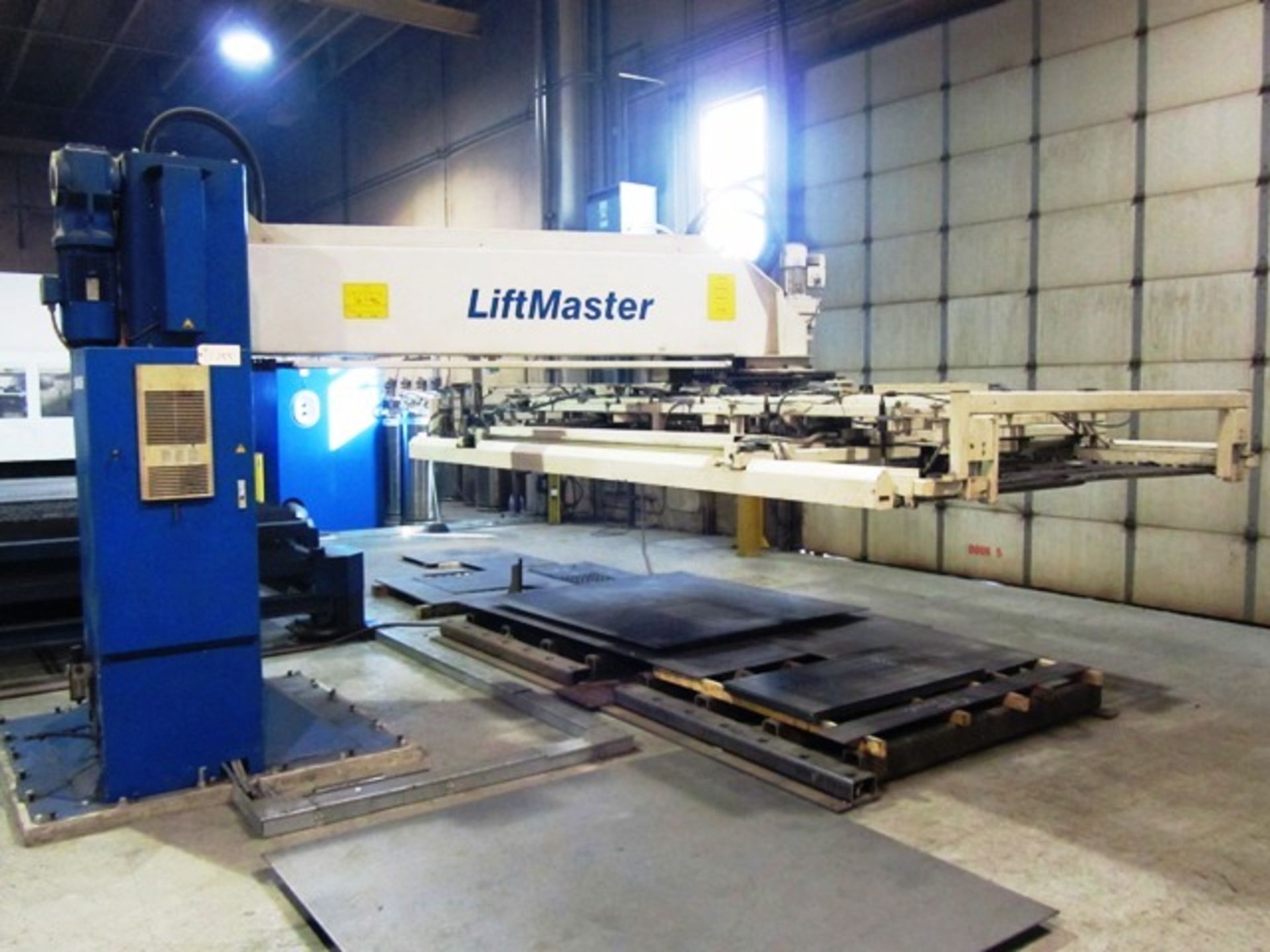 Trumph Trumatic L4030 4000 Watt CNC Laser Burning Machine with (2) 6' x 13' Pallets, Approx 38295 - Bild 5 aus 7
