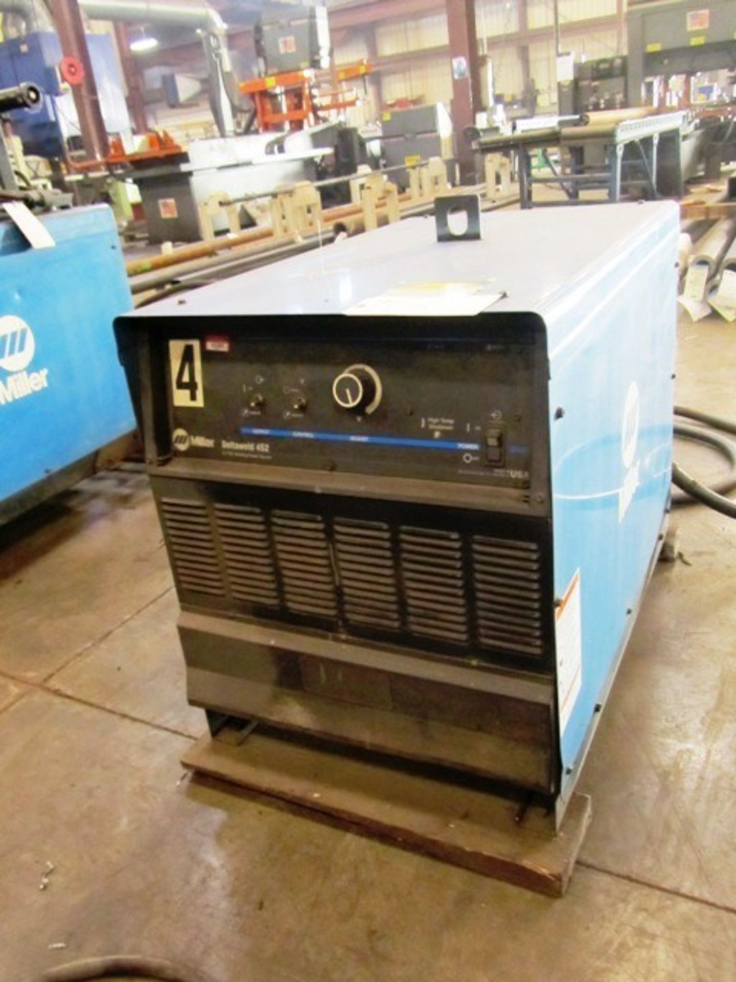 Miller Deltaweld 452 CV/DC Welding Power Source, sn:KH413799