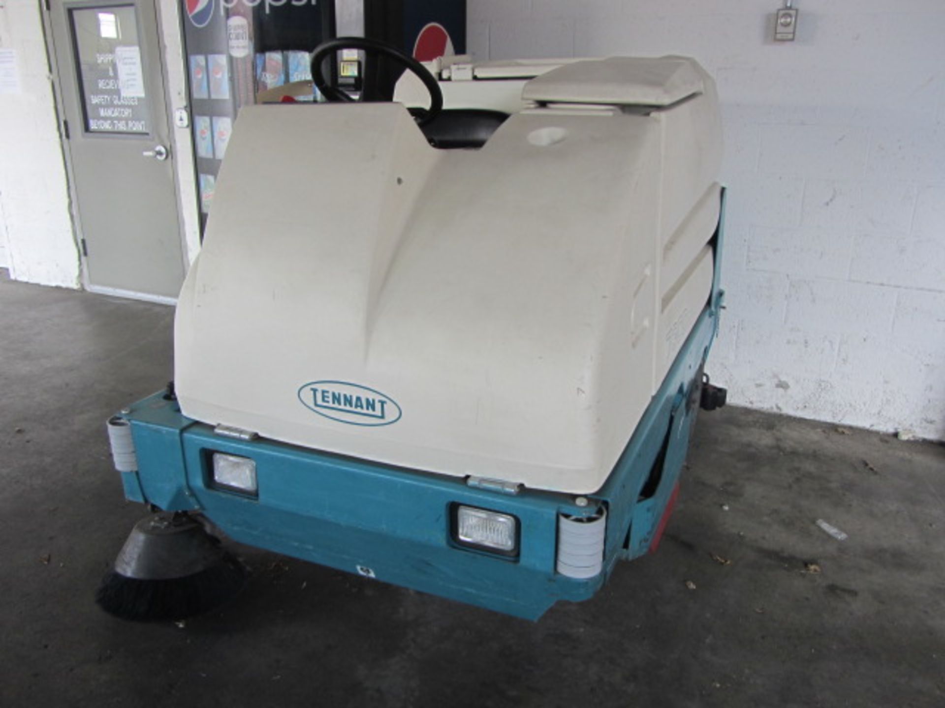 Tennant 7300 Disk Riding Floor Scrubber with 40'' Path, Readout, sn:7300-3310 - Image 4 of 7