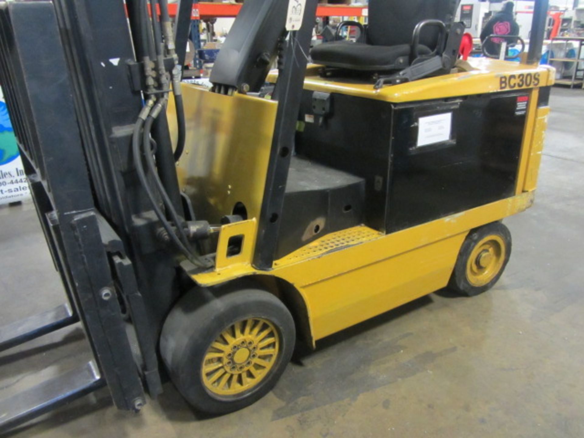 Daewoo Model BC-30S-2 6000lb Capacity Electric Forklift with 3-Stage Mast, 42'' Forks, Automatic - Image 3 of 7