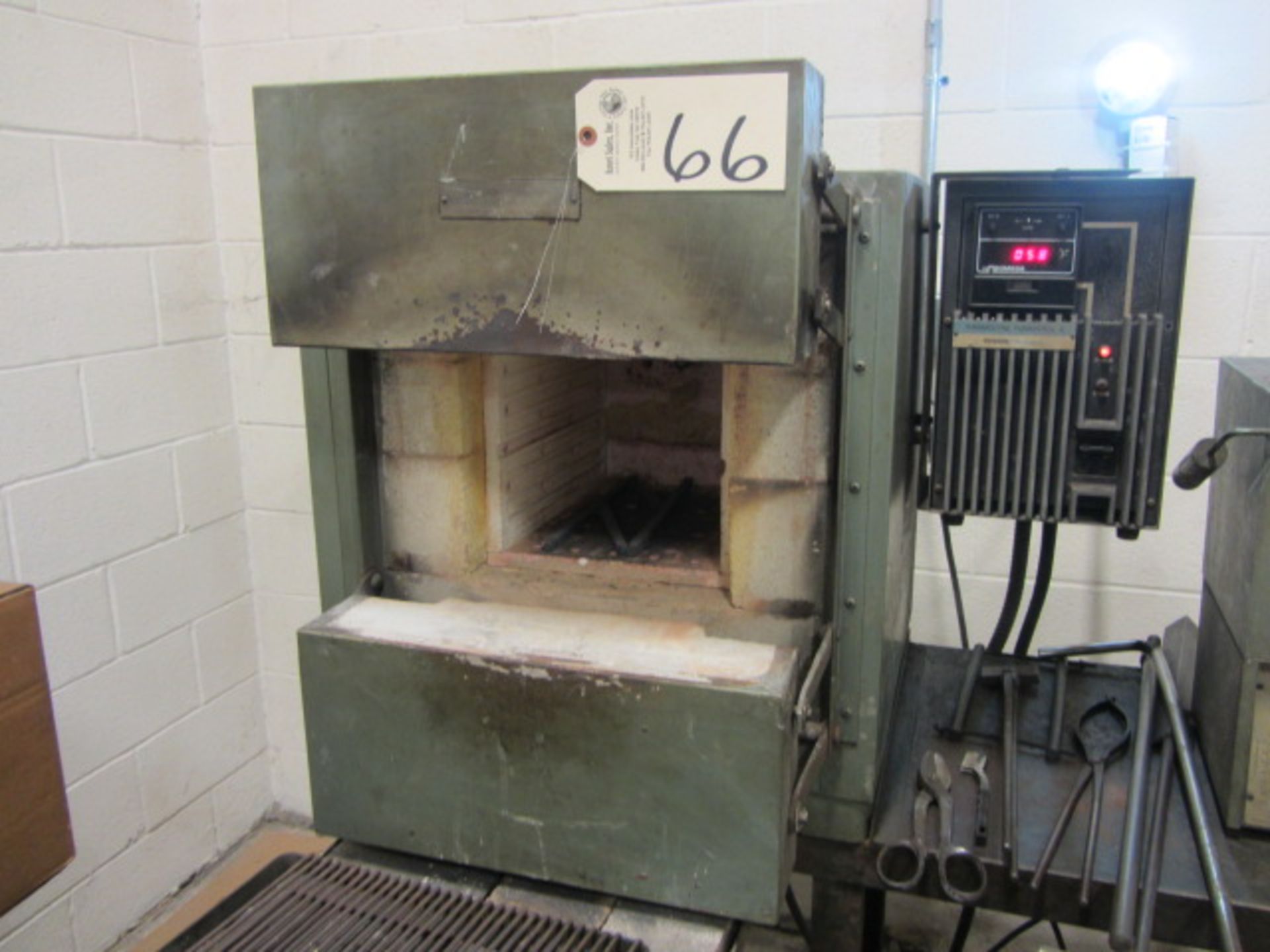 Thermolyne Type FA1730 Heat Treat Furnace with 1 Phase, 5600 Watts, Series 83, sn:6183