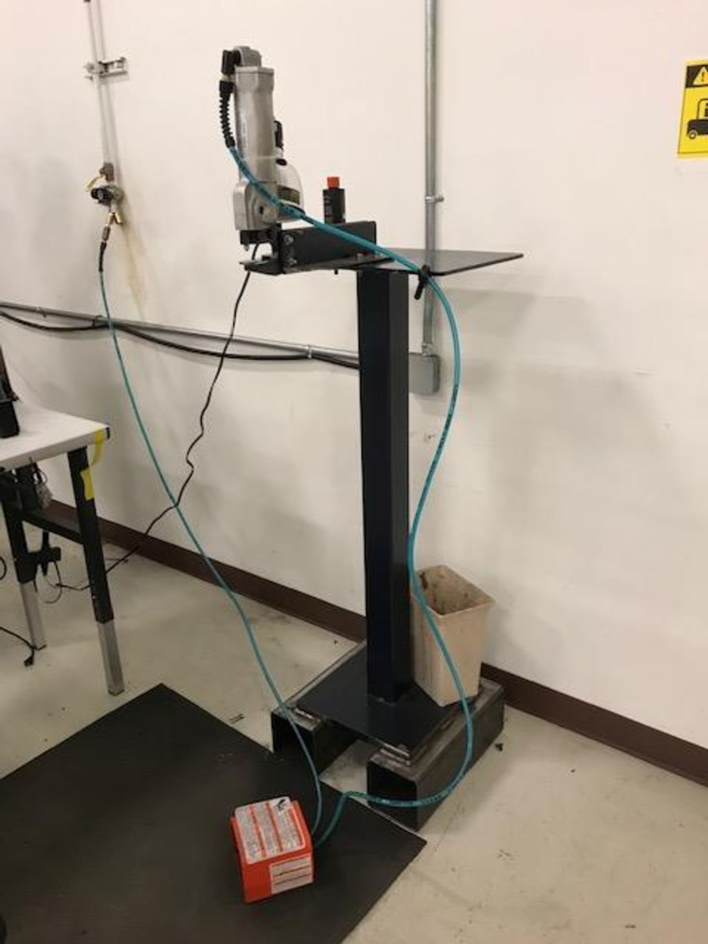 Avery Pneumatic Pedestal Riveter