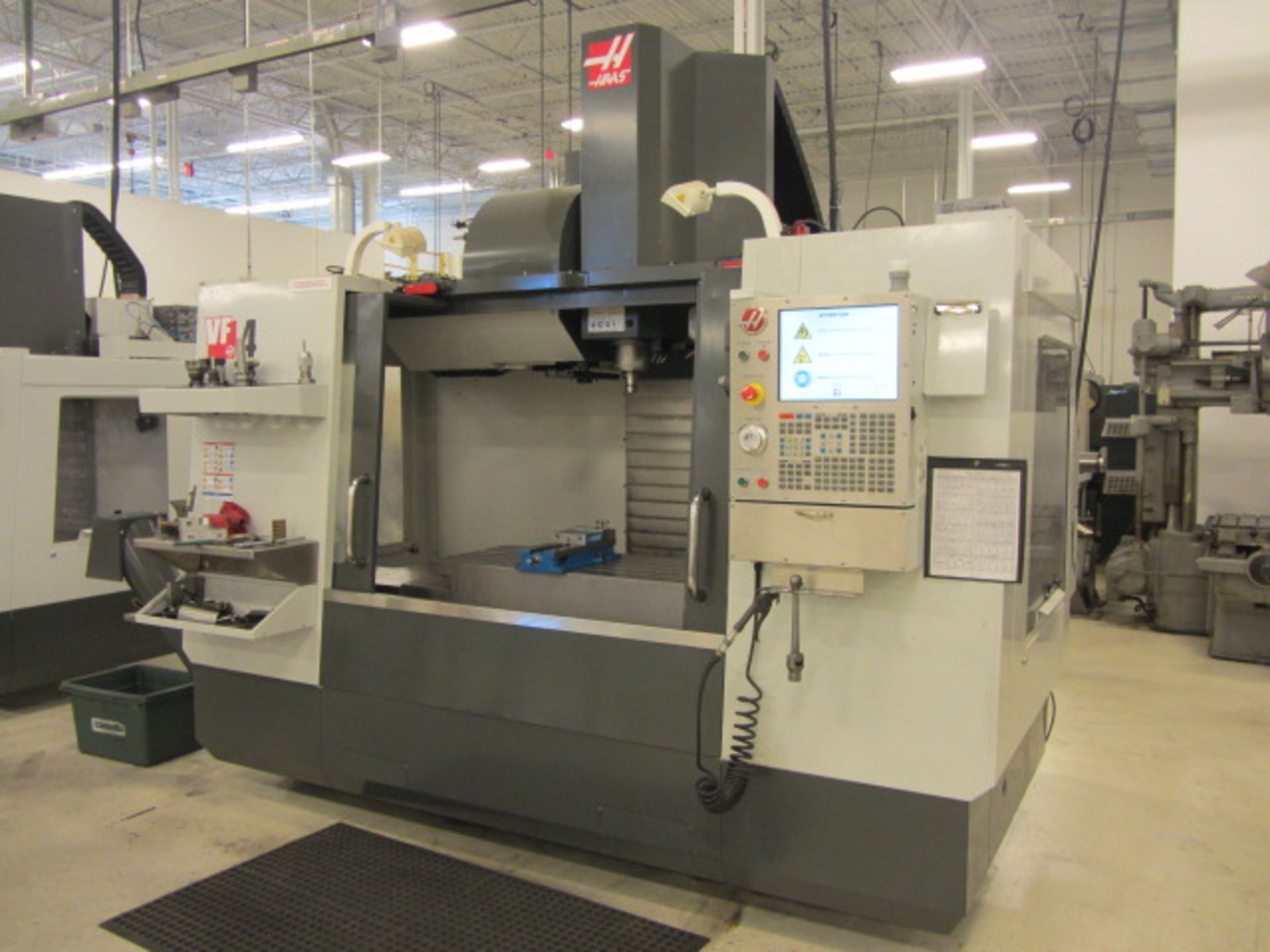 Haas VF-4 CNC Vertical Machining Center with 52'' x 18'' Table, #40 Taper Spindle Speeds to 8100 - Image 4 of 9