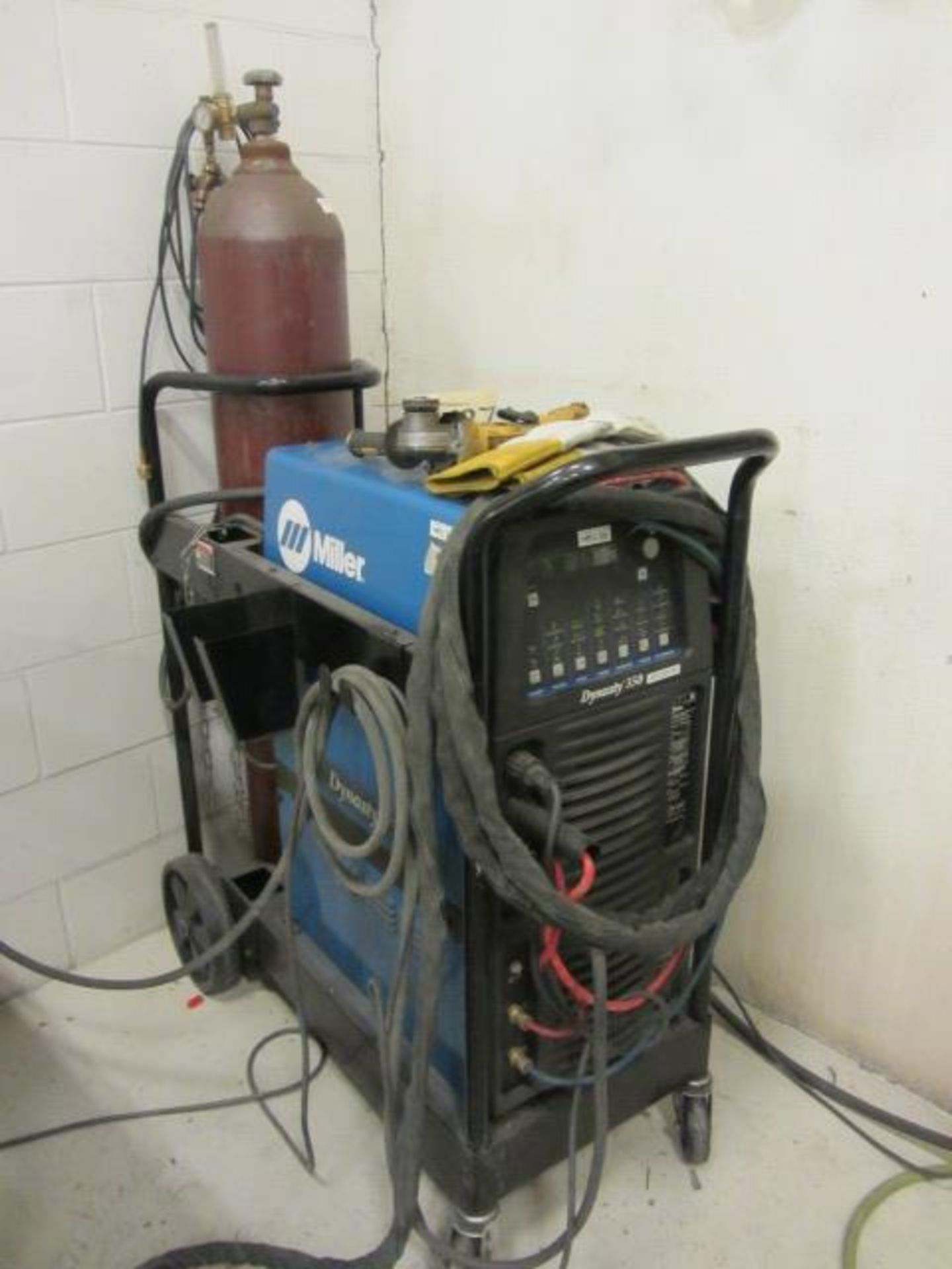 Miller Dynasty 350 Portable Welder, sn:MC390172L