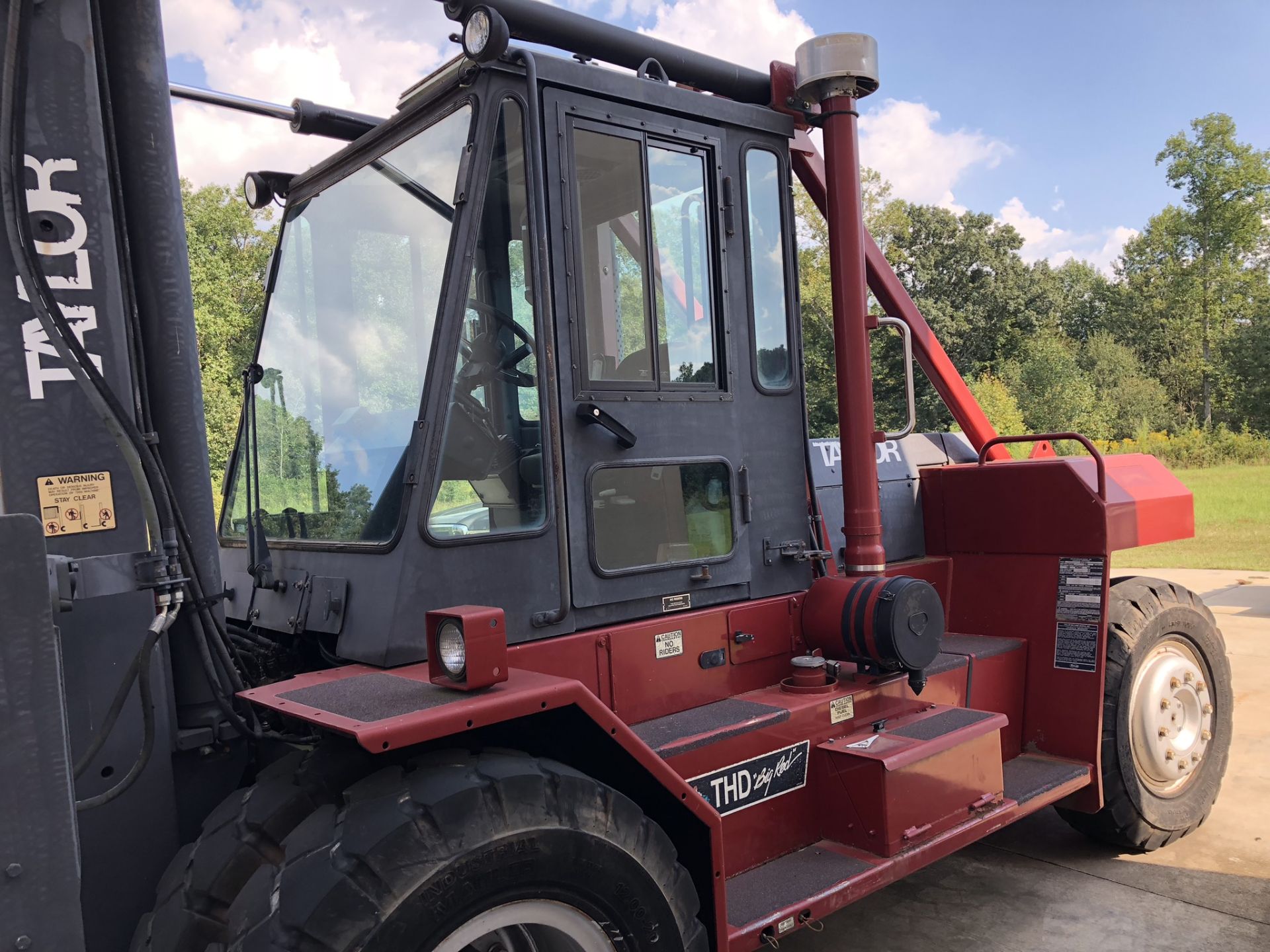 Taylor THD ''Big Red'' T-300M 30,000lb Forklift with Hydraulic Mast, Fork Shift, 96'' Forks, - Image 6 of 14