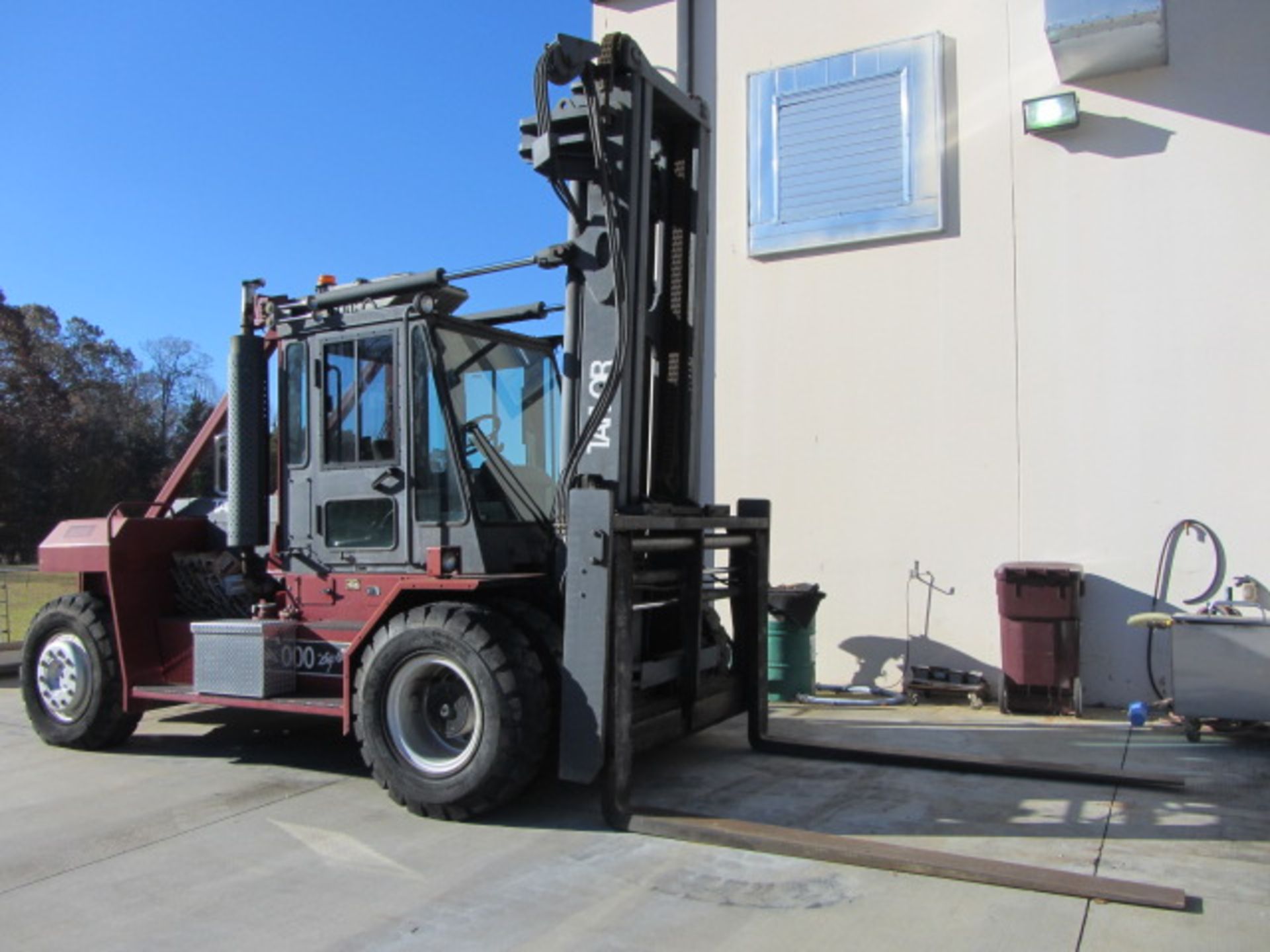 Taylor THD ''Big Red'' T-300M 30,000lb Forklift with Hydraulic Mast, Fork Shift, 96'' Forks,