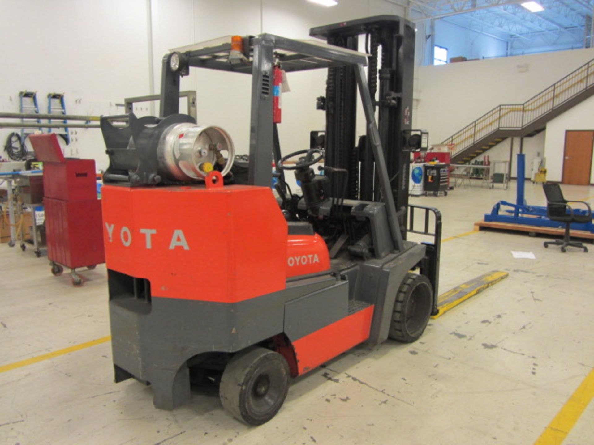 Toyota Model 52-6FGCU45-BCS 8500lb LP Forklift with (3) Stage Mast with Side Shift, 72'' Long Forks, - Image 4 of 7