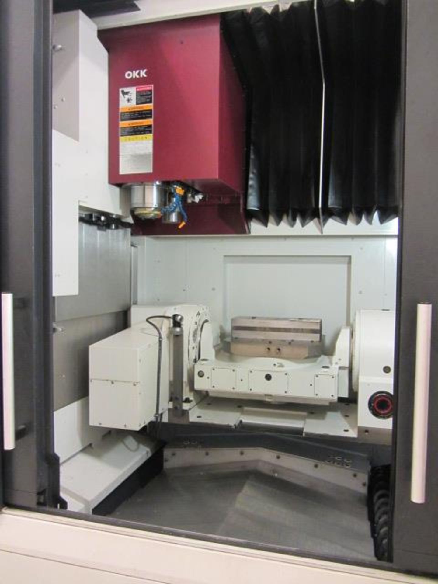 OKK VP-600 5-Axis CNC Vertical Machining Center with 19.7'' Diameter 4/5 Axis Rotary Trunnion Table, - Bild 3 aus 14