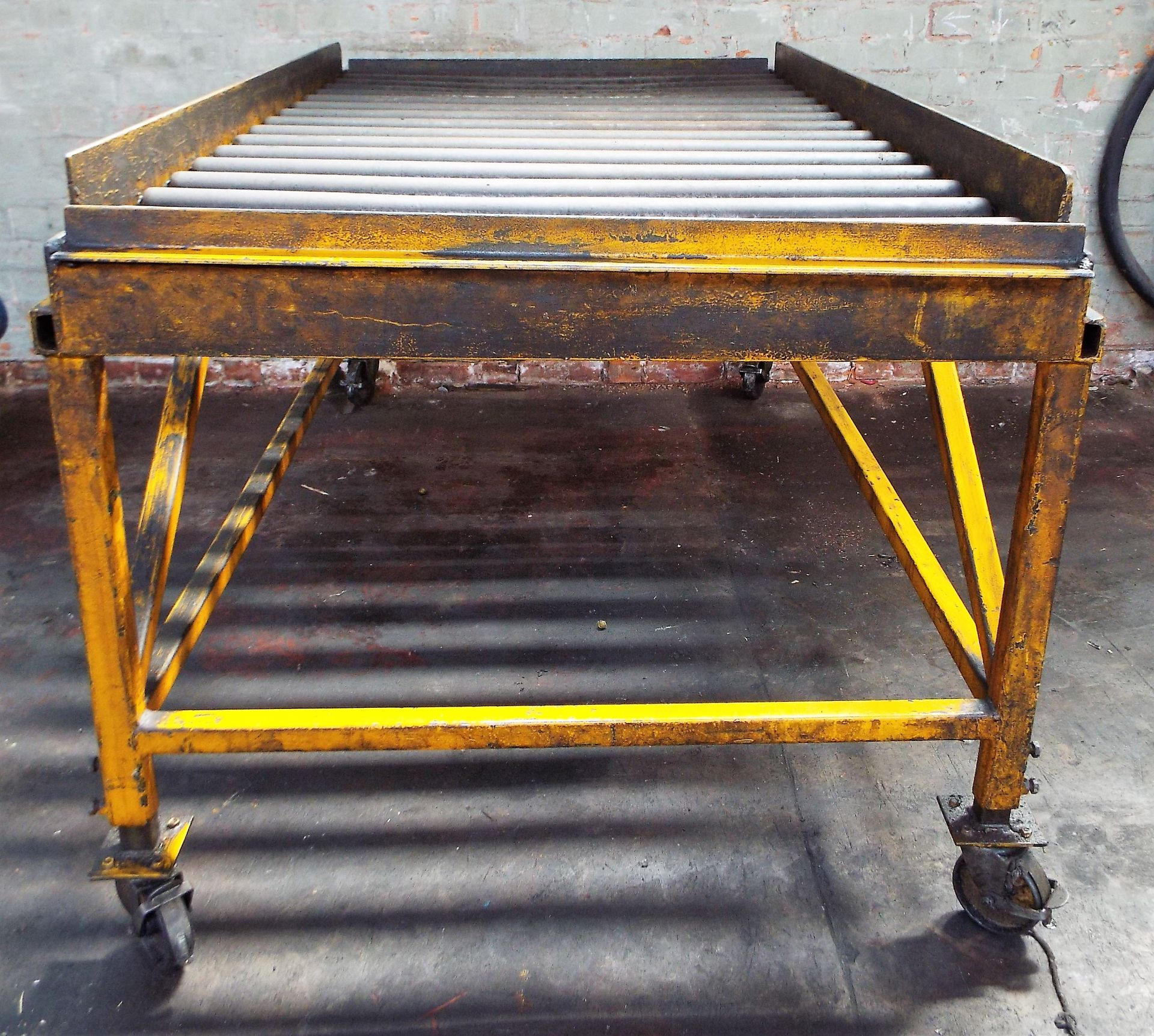 Portable Gravity Conveyor. - Image 2 of 4