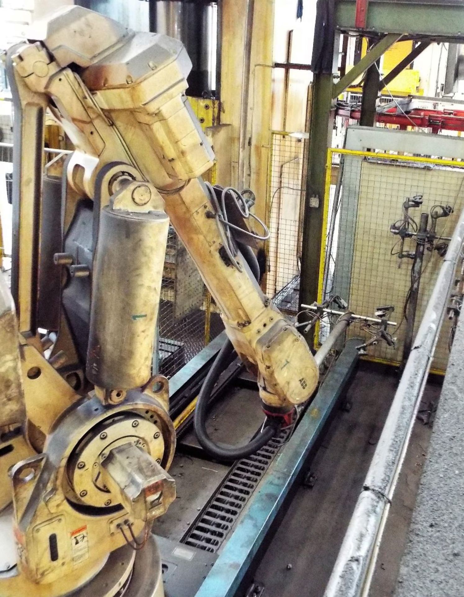 ABB-IRB-6400 6 Axis Robot Atttached To 7th Axis Powered Conveyor. - Image 8 of 11