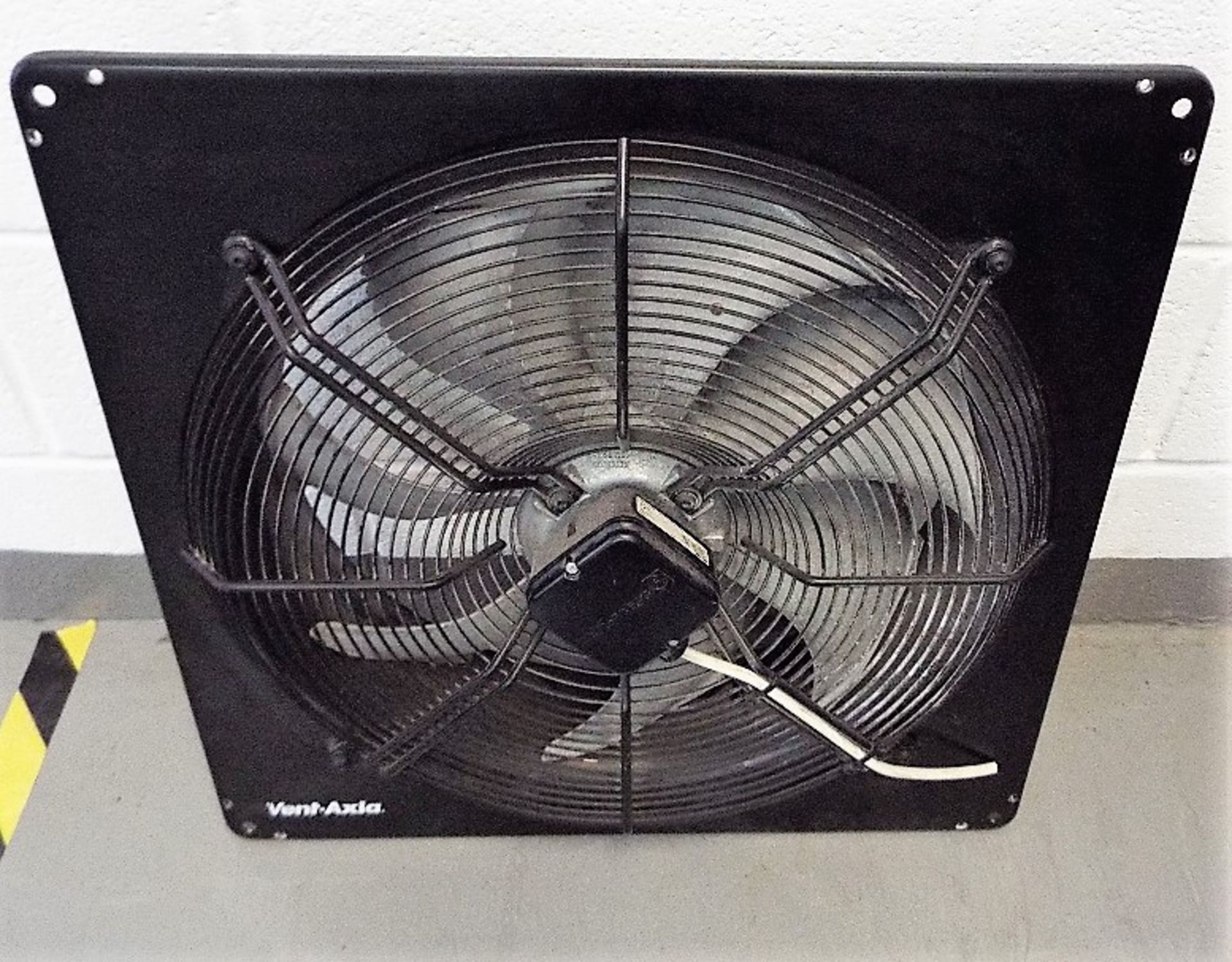 VENT AXIA CEILING MOUNTED EXTRACTION FAN