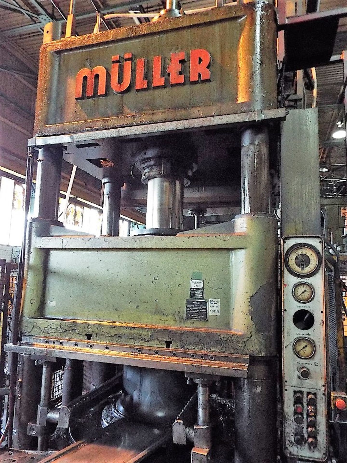 Muller 200 Tonne Hydraulic Press