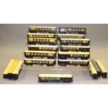 OO gauge. 20 x unboxed Triang Pullman coaches. G.