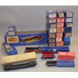 OO gauge. Hornby Dublo, 28 x rolling stock and accessories. Boxed, F-G.