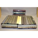 OO gauge. 21 x unboxed coaches by Triang, Trix, Hornby, etc. G.