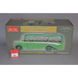 Sun Star 1:24 scale Bedford OB Duple Vista Coach diecast model. Boxed and VG.