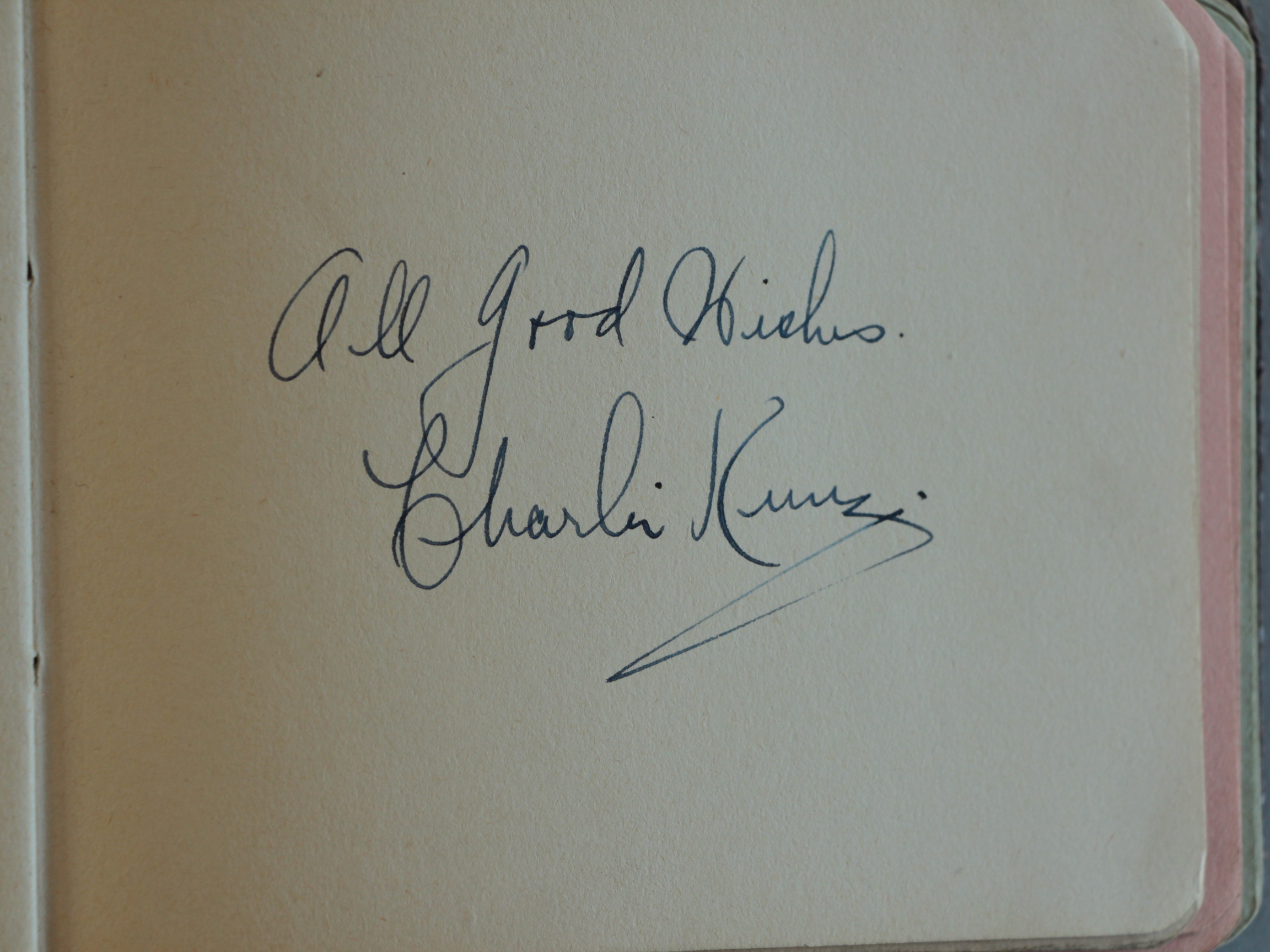 An Autograph book containing 50+ genuine autographs Stars of the Screen, stage, - Bild 9 aus 16