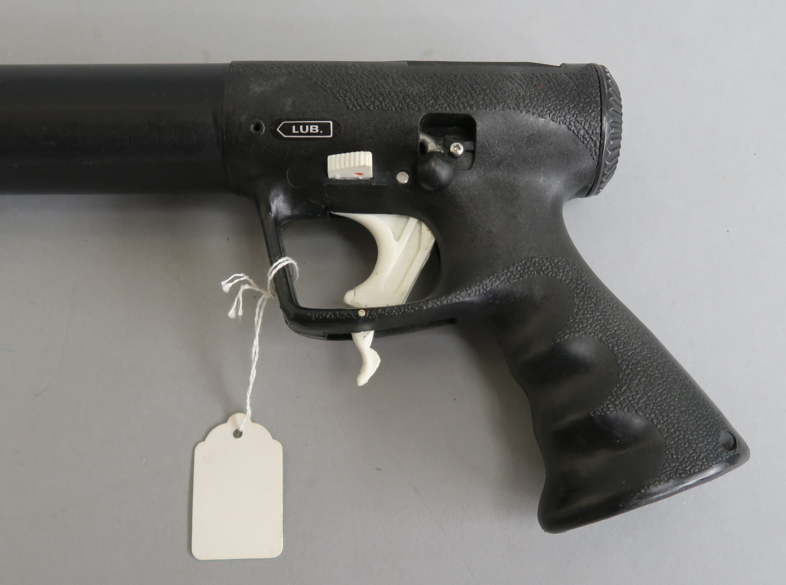 Licence to Kill (1989) James Bond LUB Harpoon gun 35" long made from spun aluminium with plastic - Image 2 of 4