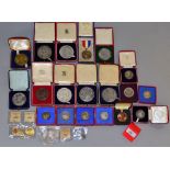 A boxed quantity of Royal commemorative medallions in silver & bronze including 1911, 1935,