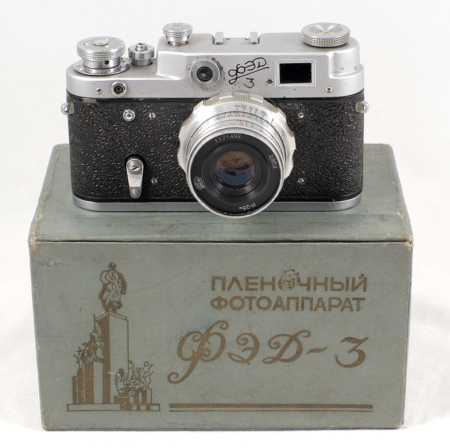 Two FED 3 Cameras, inc Commemorative Model. FED-3 (type A) 1961 with case, manual & box. 2. - Image 3 of 3