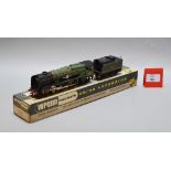 OO gauge. Wrenn W2238 4-6-2 locomotive and tender BR green Merchant Navy Class 'Clan Line' 35028.