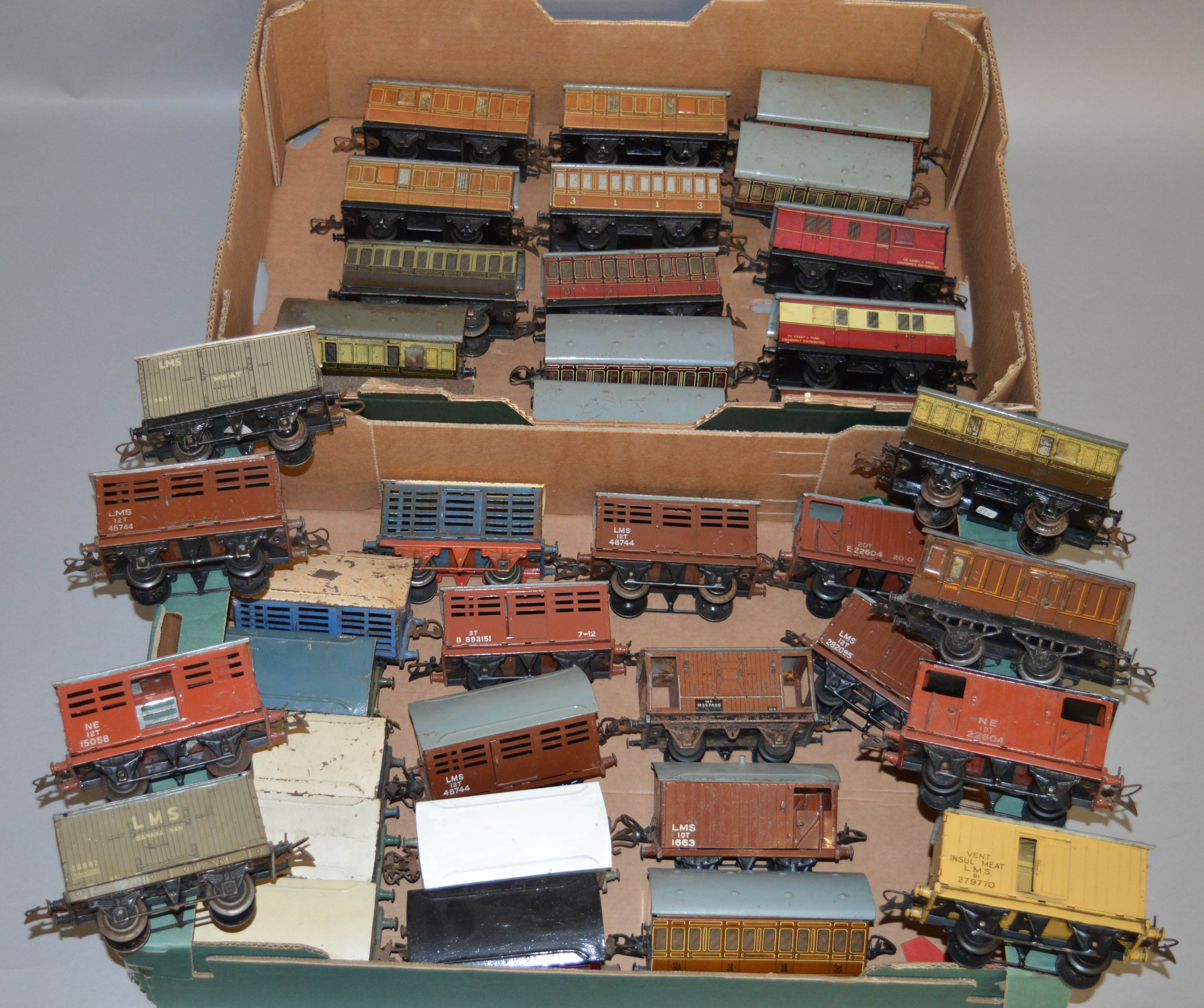 O gauge. Hornby, 39 x rolling stock and coaches. Some duplicates. P-F, unboxed.