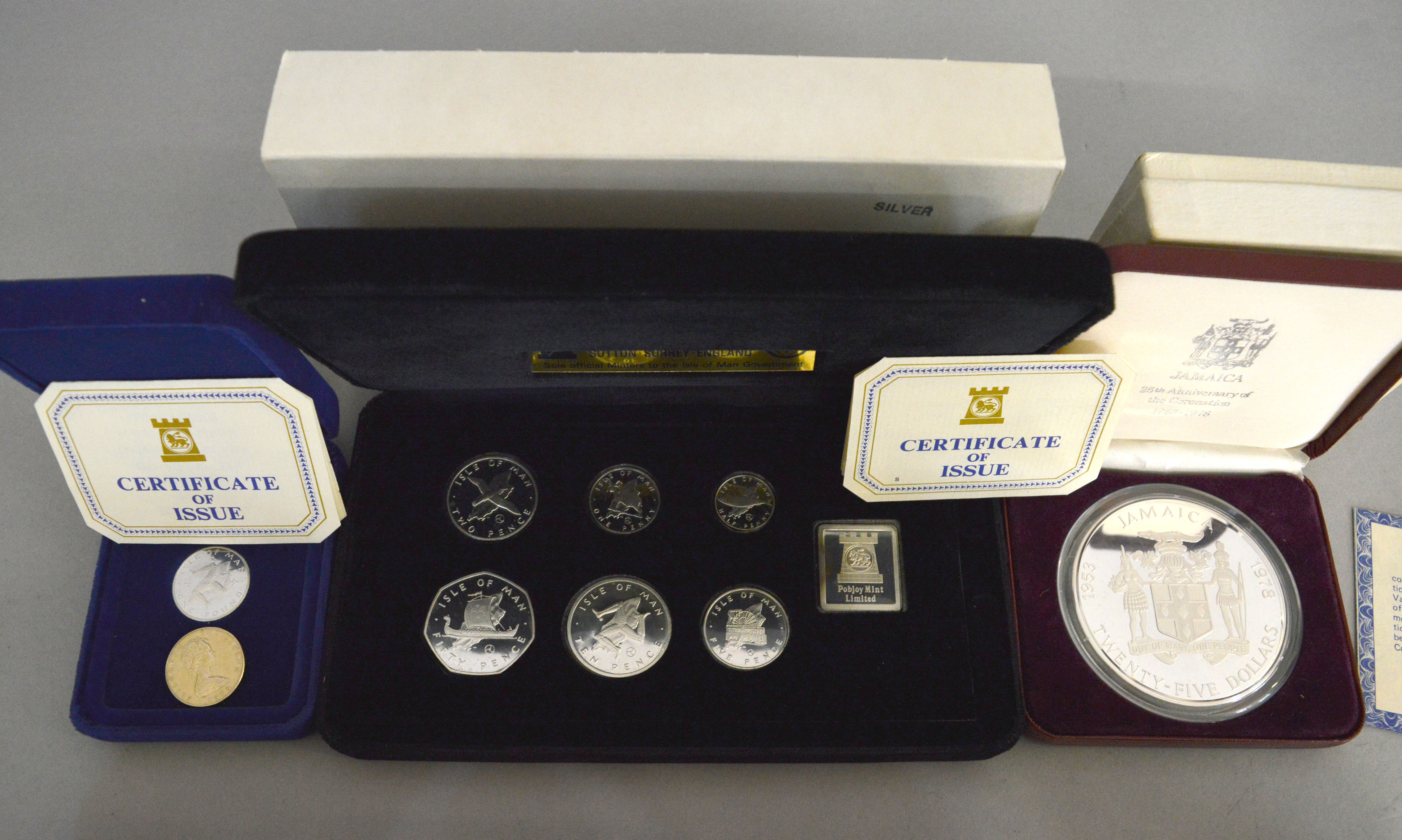 A quantity of coins, to include a 1978 boxed Jamaica $25 proof silver coin, - Image 3 of 3