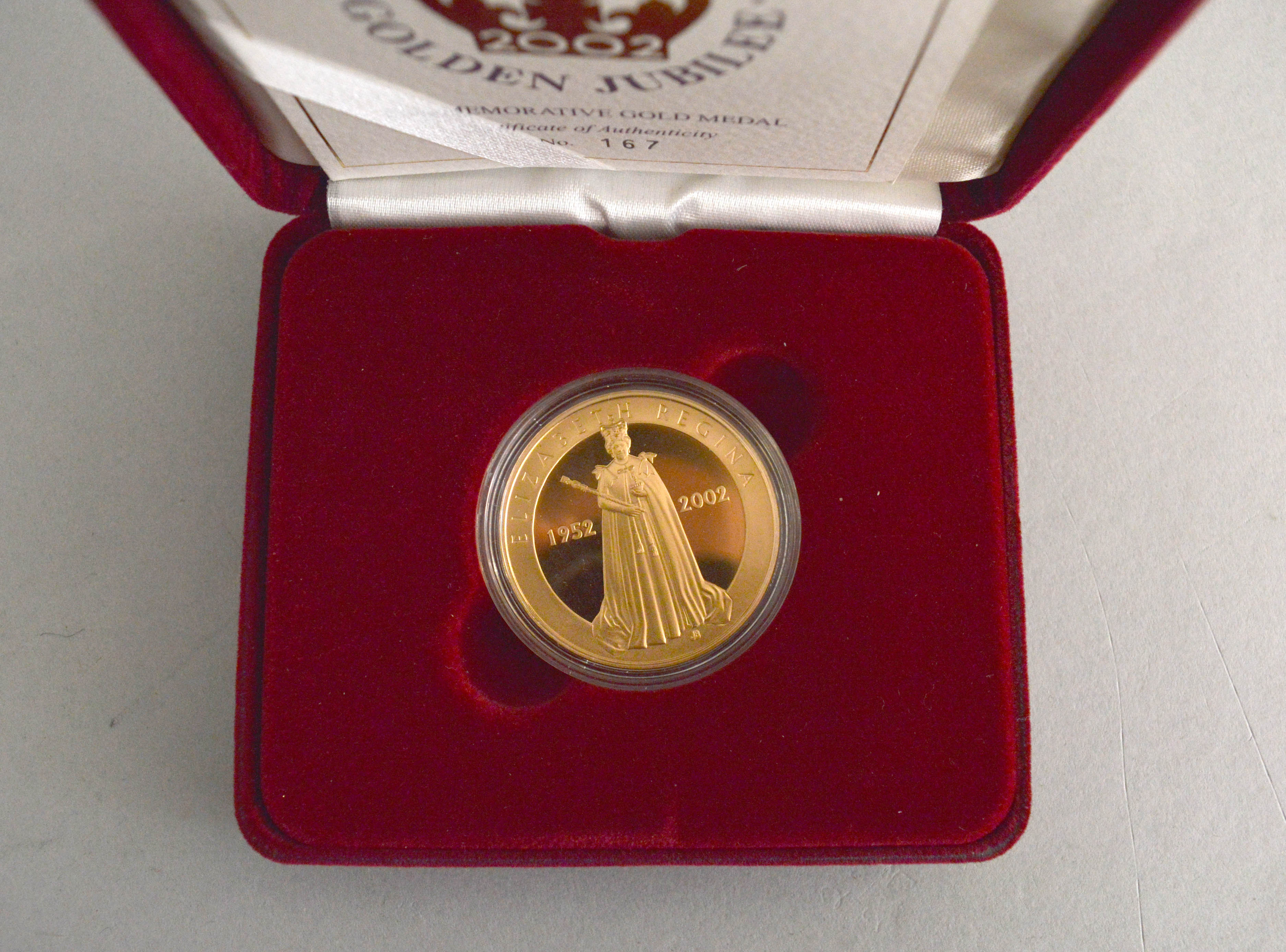 A Royal Mint 22ct gold medal commemorating The Queens Golden Jubilee, ltd edition 167 of 250, - Image 3 of 3