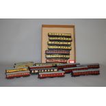 OO gauge. 19 x unboxed coaches by Trix, Hornby Dublo, Mainline and similar. Overall appear G/VG.