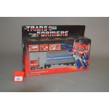 Hasbro Transformers G1 Autobot Commander Optimus Prime.