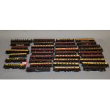 OO gauge. A good quantity of unboxed coaches by Lima, Wrenn, Bachmann and similar. Conditions vary.