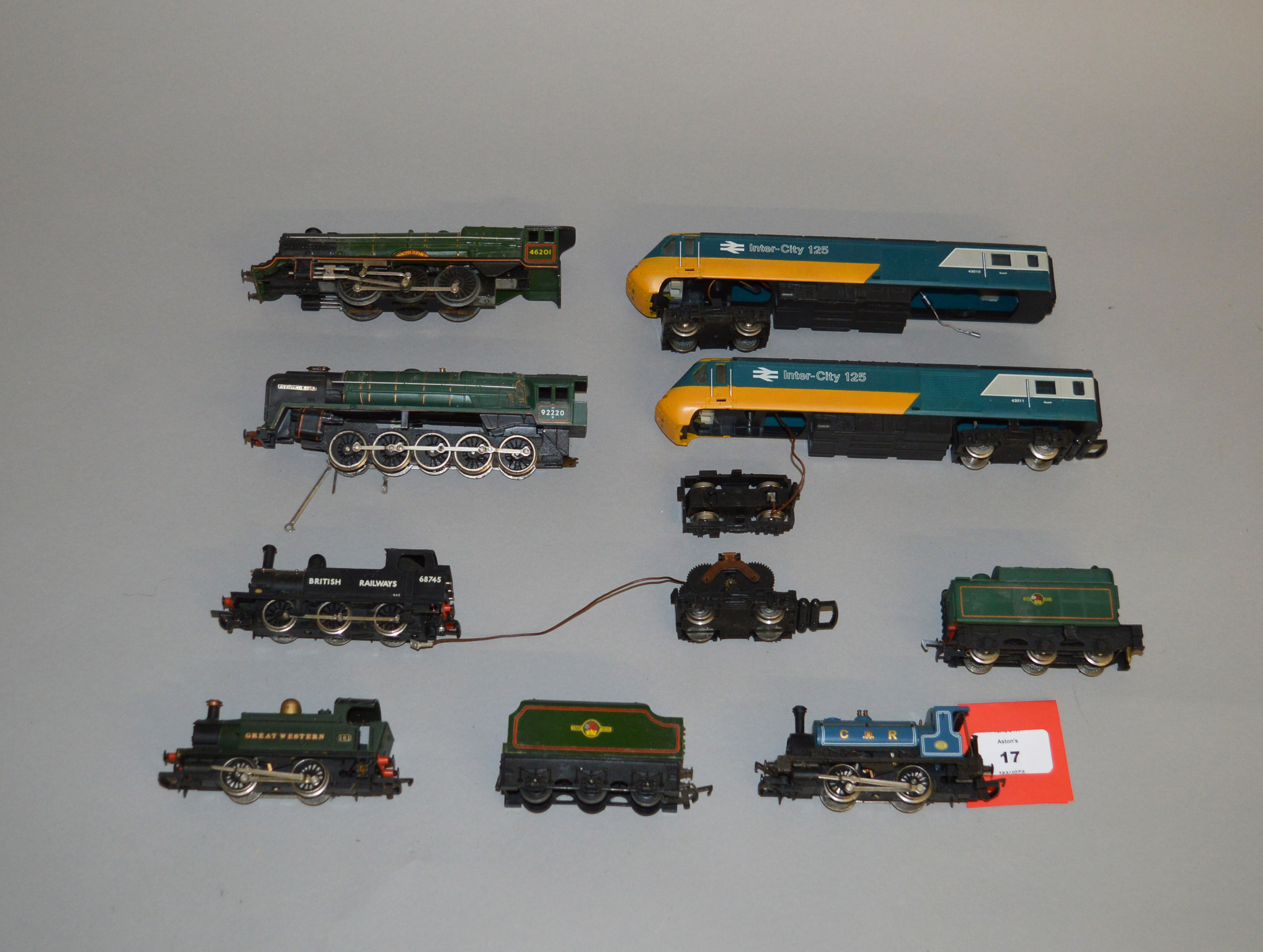 OO Gauge. Six unboxed locomotives by Hornby etc. Conditions vary, some with damage/detached parts.