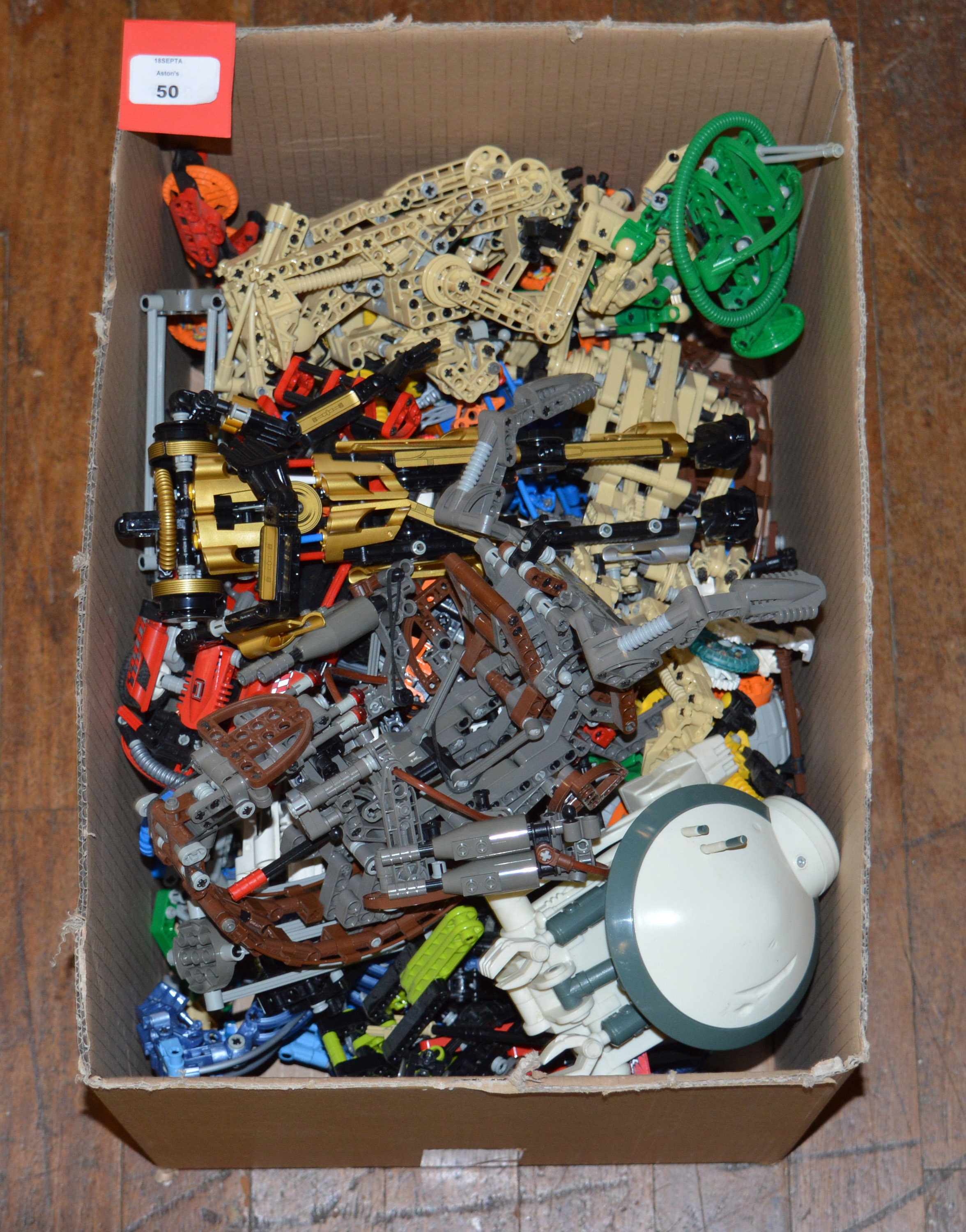 Good quantity of Lego Technic pieces and models.