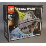 Lego Star Wars 10143 'Death Star II', in G but somewhat dusty box with some undulation.