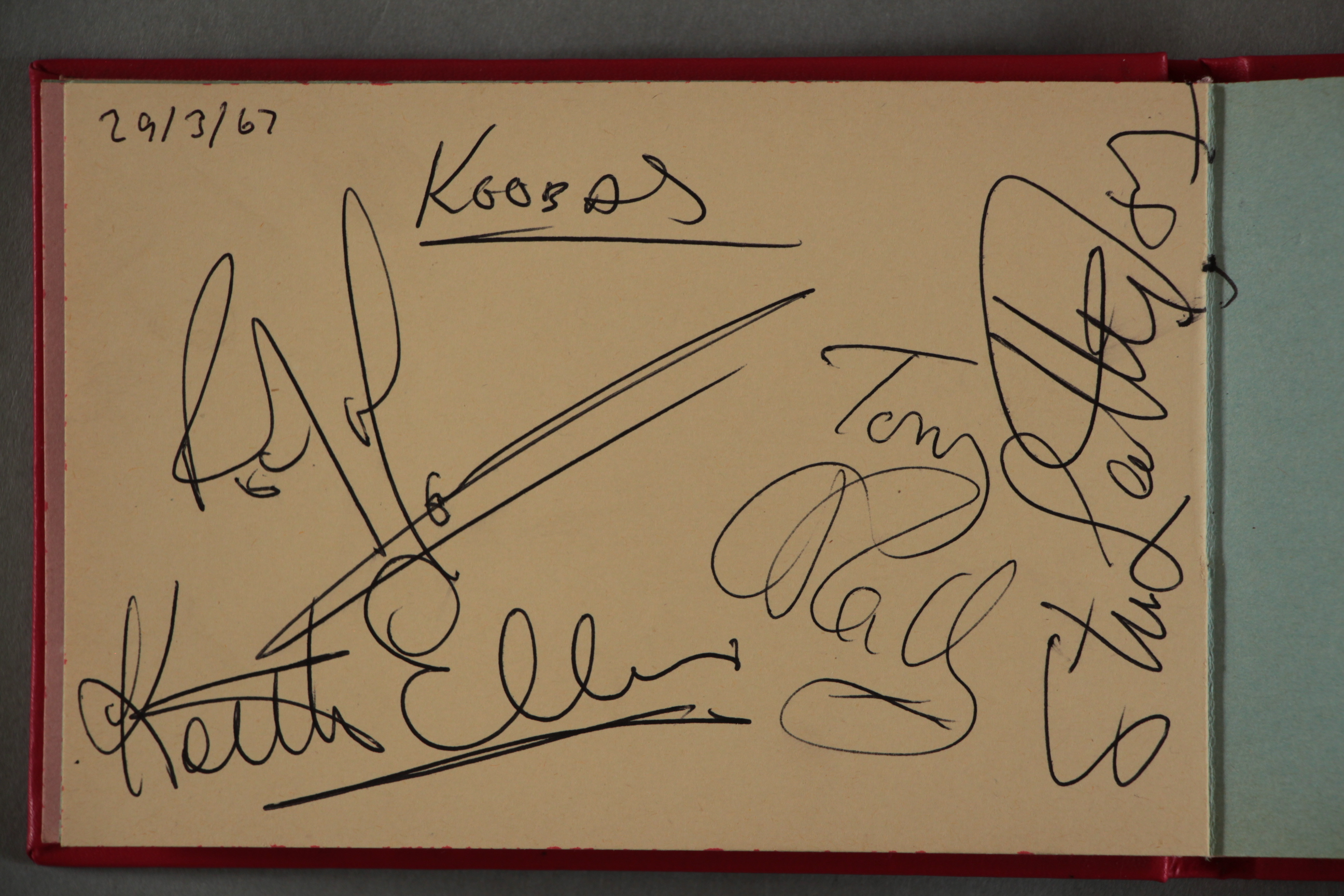 Autograph book of pop groups that performed at Stourbridge Town Hall from 16th November 1966 to 5th - Image 9 of 10