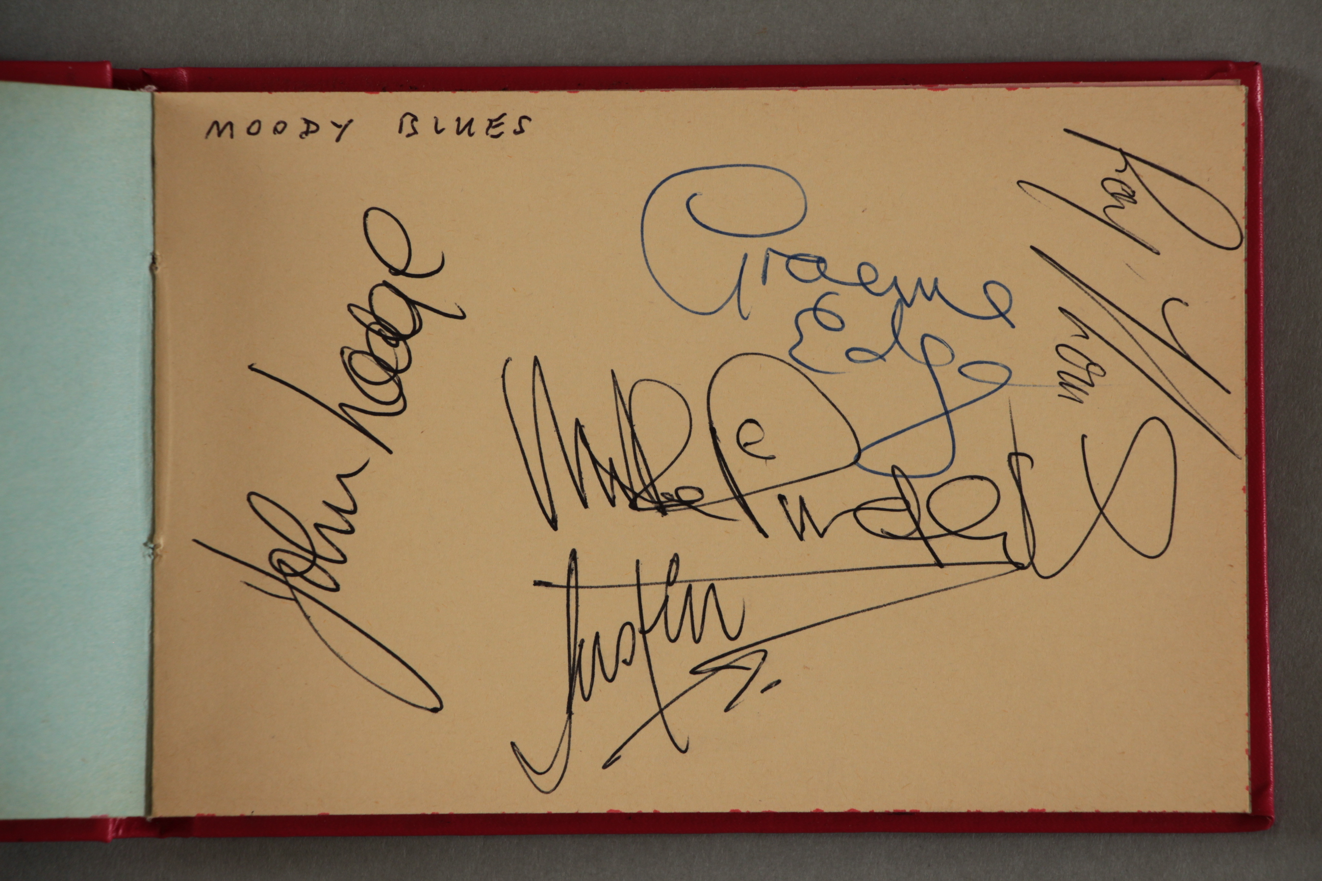 Autograph book of pop groups that performed at Stourbridge Town Hall from 16th November 1966 to 5th - Image 7 of 10