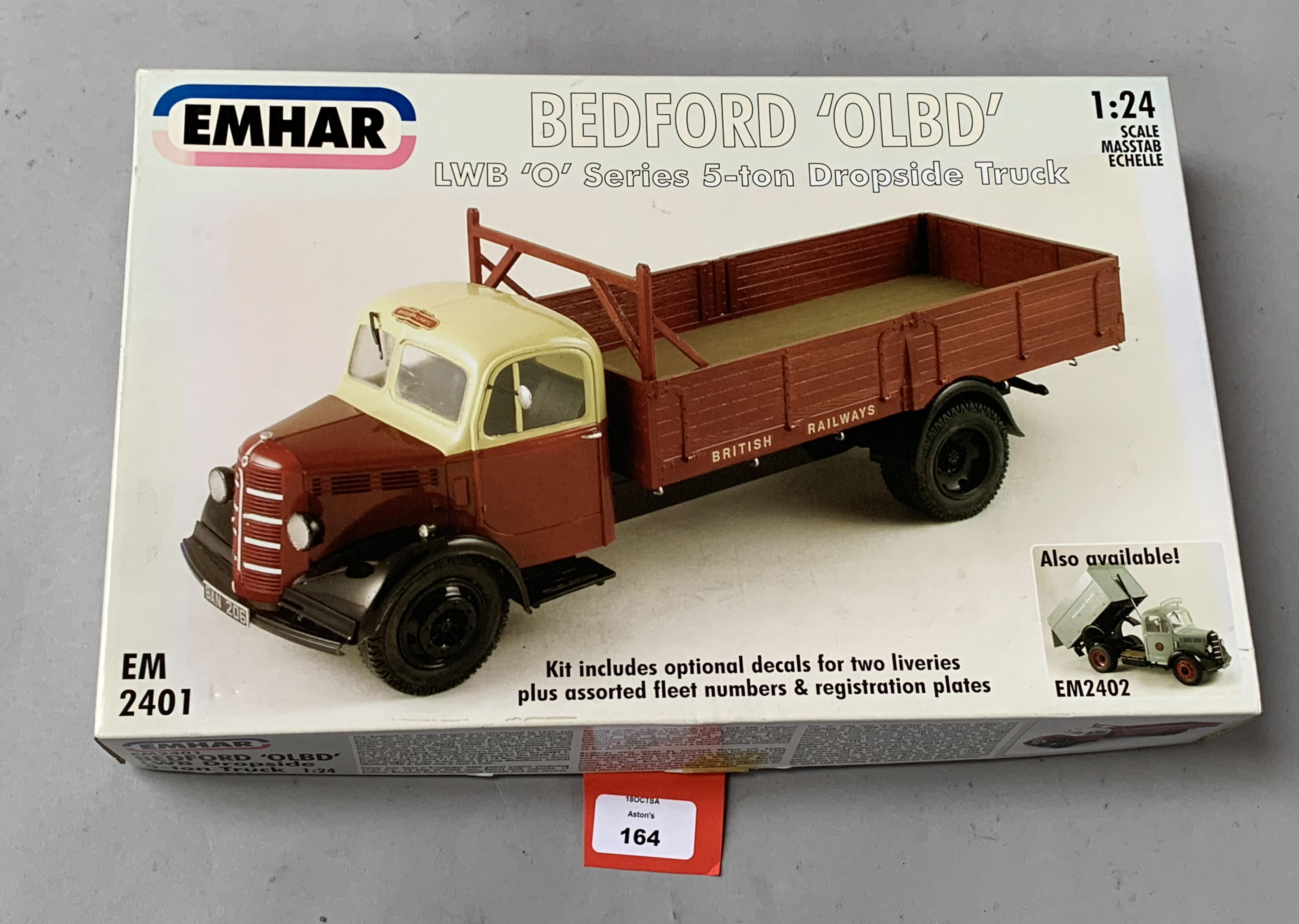 EMHAR 2401 Bedford 'OLBD' LWB 'O' Series 5-ton Dropside Truck 1:24 scale model kit.