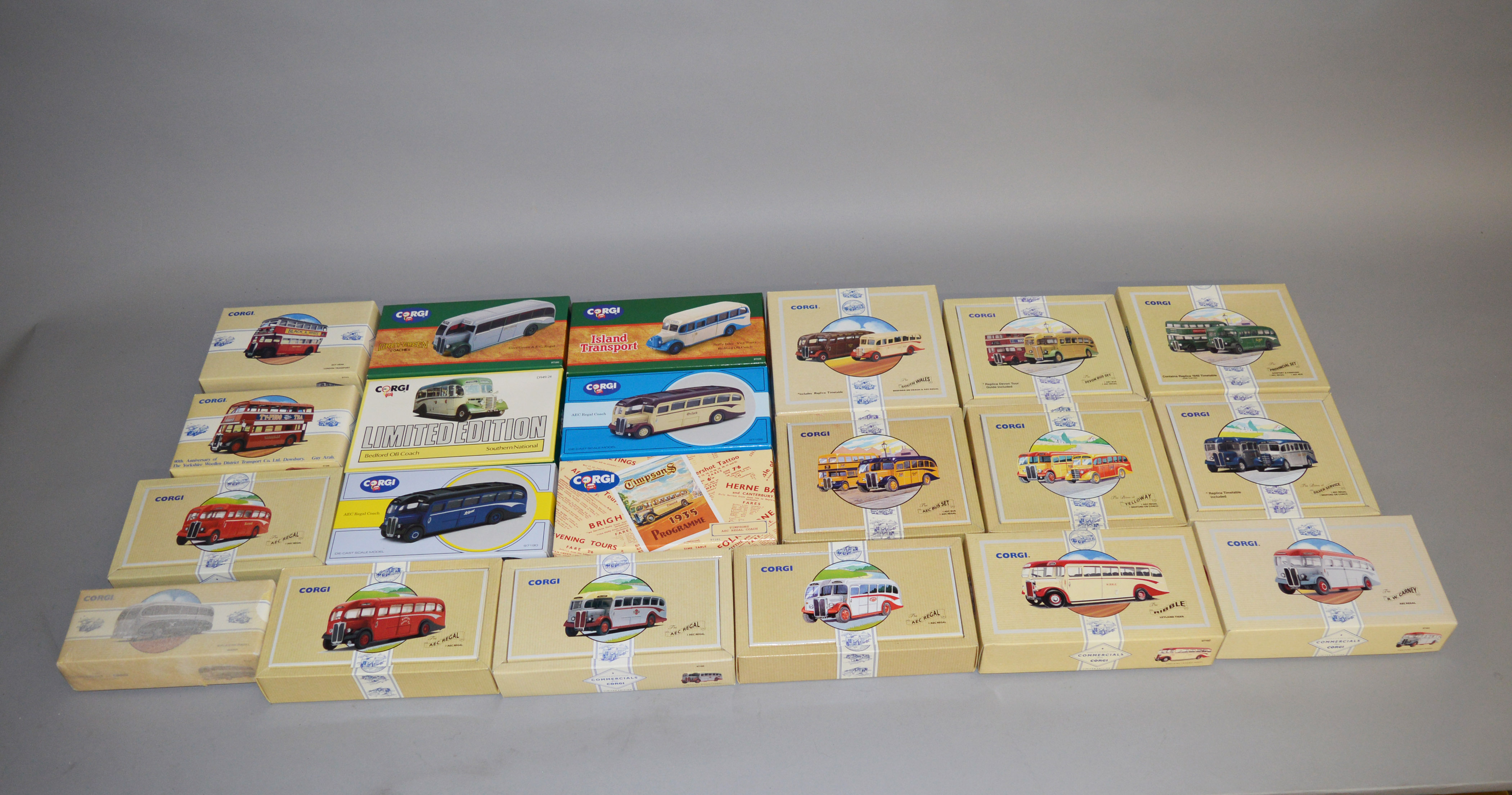 21 x Corgi diecast model buses and coaches, mainly Classics, including some gift sets. Boxed and VG.