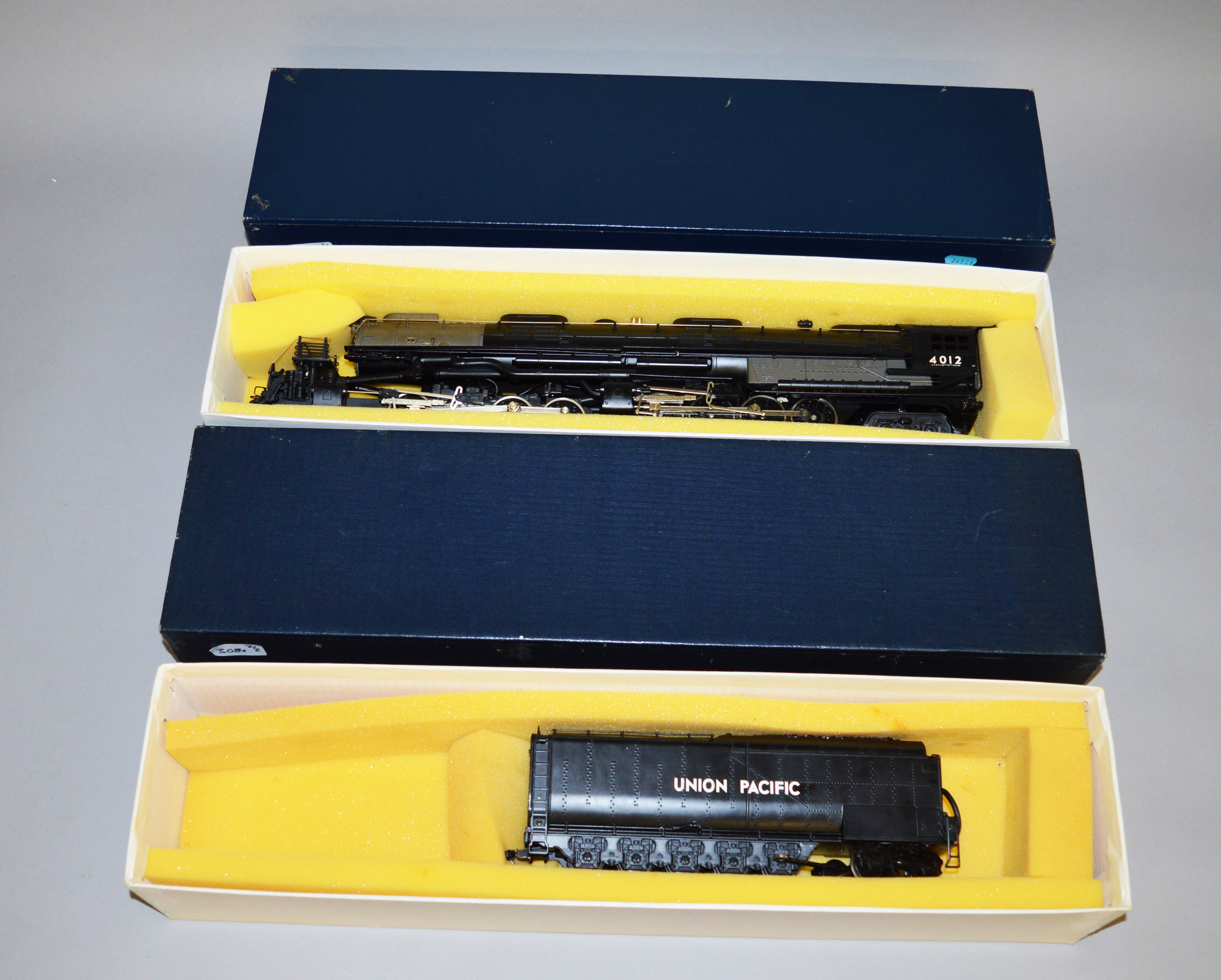 O gauge. MTH Electric Trains 4-8-8-4 Big Boy Union Pacific black '4012' locomotive.