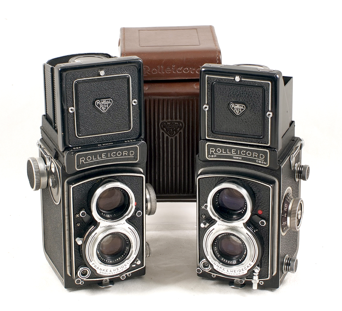 Two Rolleicord Vb120 TLRs. #1909142, condition 5F, with Xenar 75mm f3.