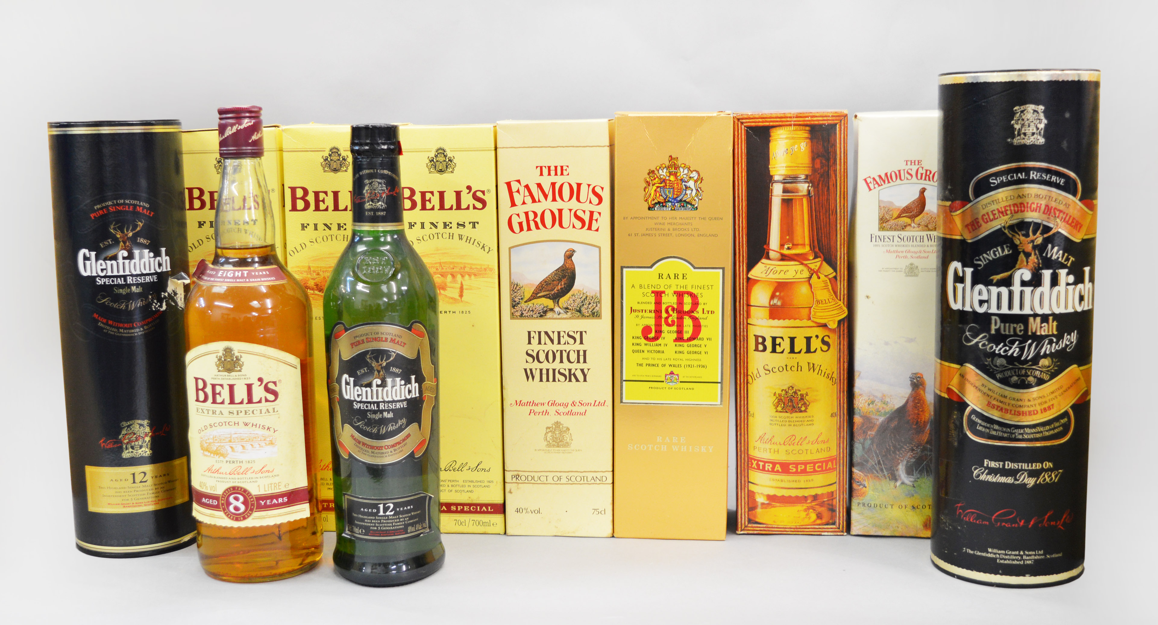 11 assorted bottles of Whisky: 5x Bell's, 3x Glenfiddich, 1x J&B, 2x Famous Grouse.