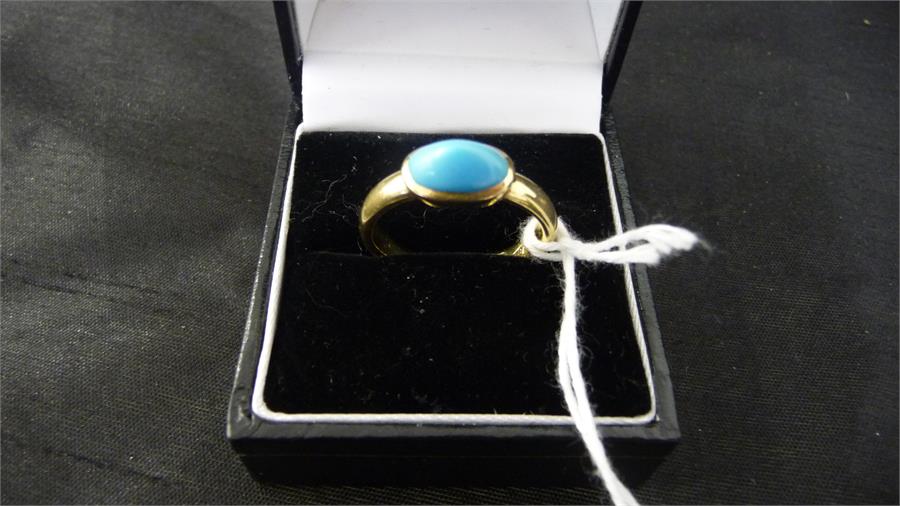 An 18ct gold ring set with a turquoise -total weight 5.12g