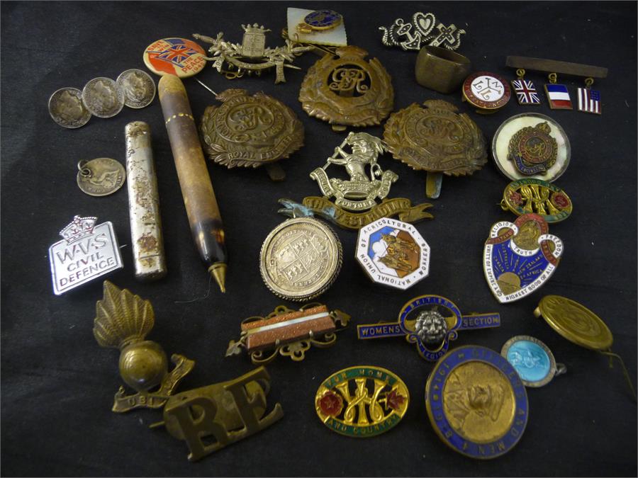 A quantity of various badges, brooches etc.